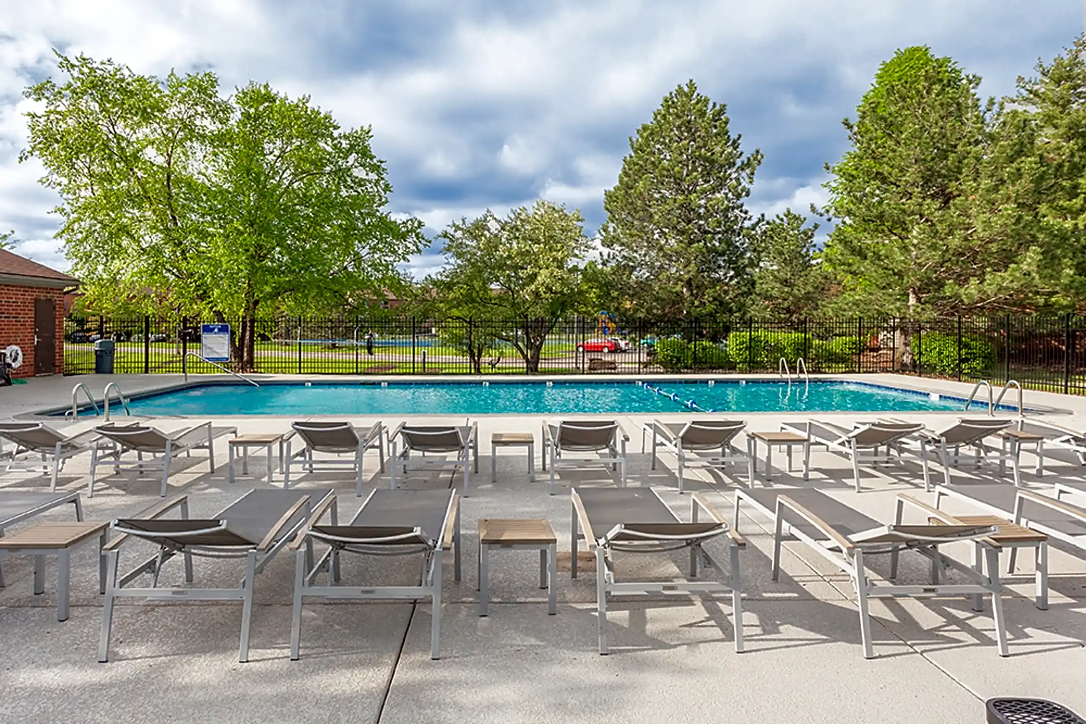 Grays Pointe Apartments Grayslake, IL 60030