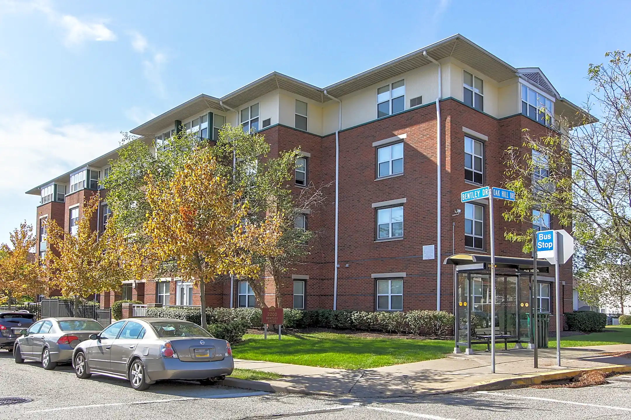 Building - Oak Hill Apartments - Pittsburgh, PA
