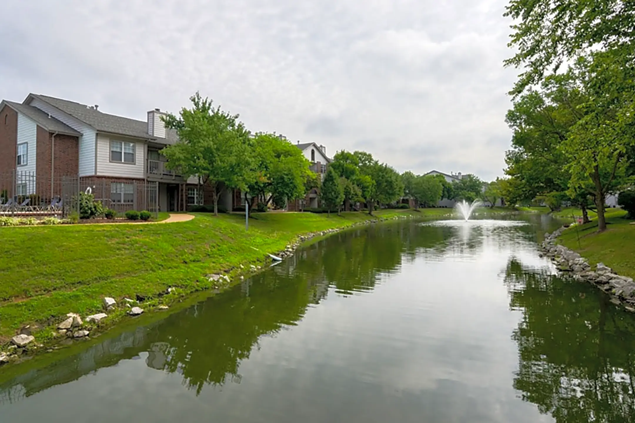 Reflection Cove Apartments 13992 Reflection Dr Ballwin, MO
