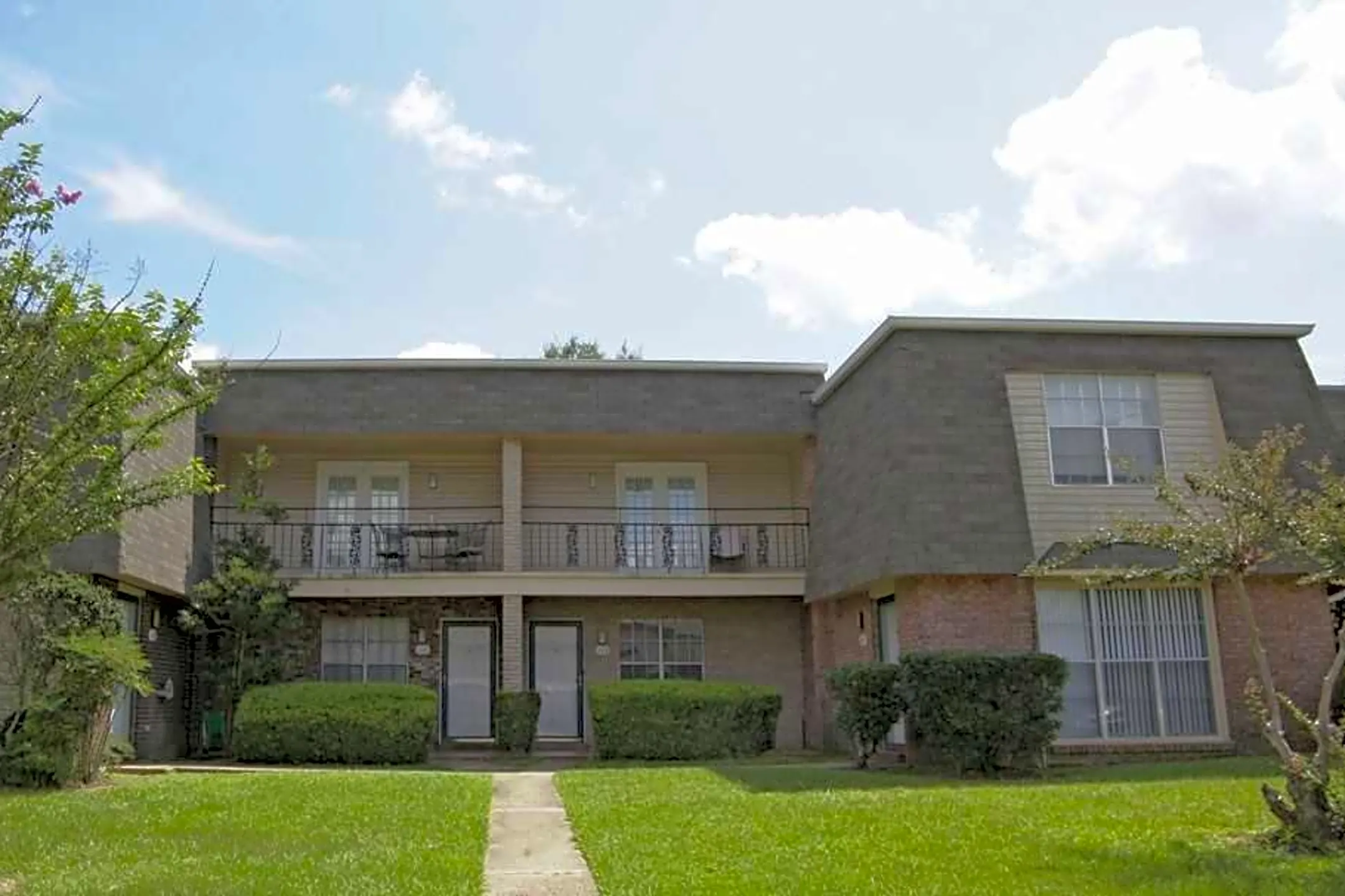 Building - Southern Pines Apartments - Gulfport, MS