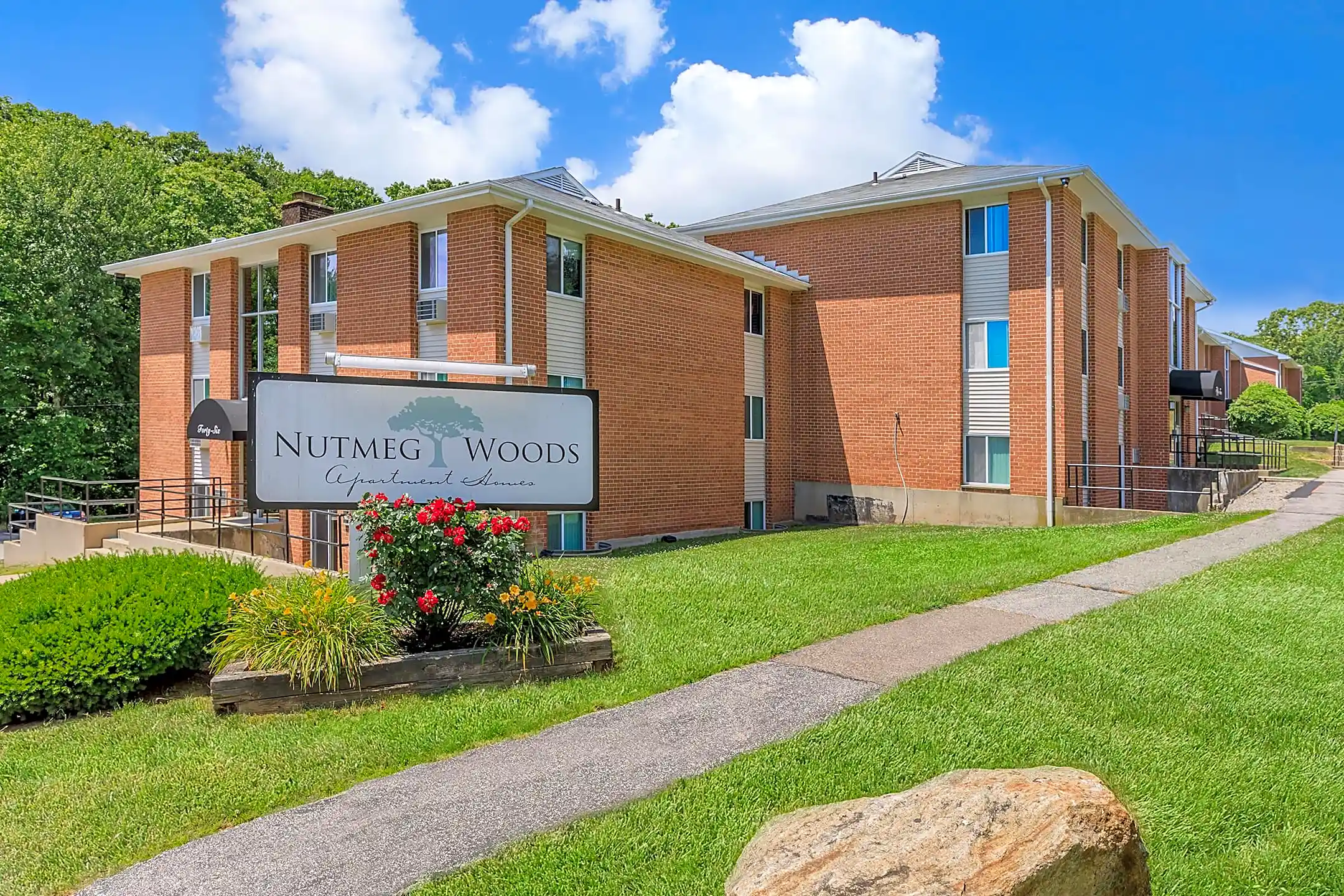 Nutmeg Woods 84 Hawthorne Dr N New London, CT Apartments for Rent