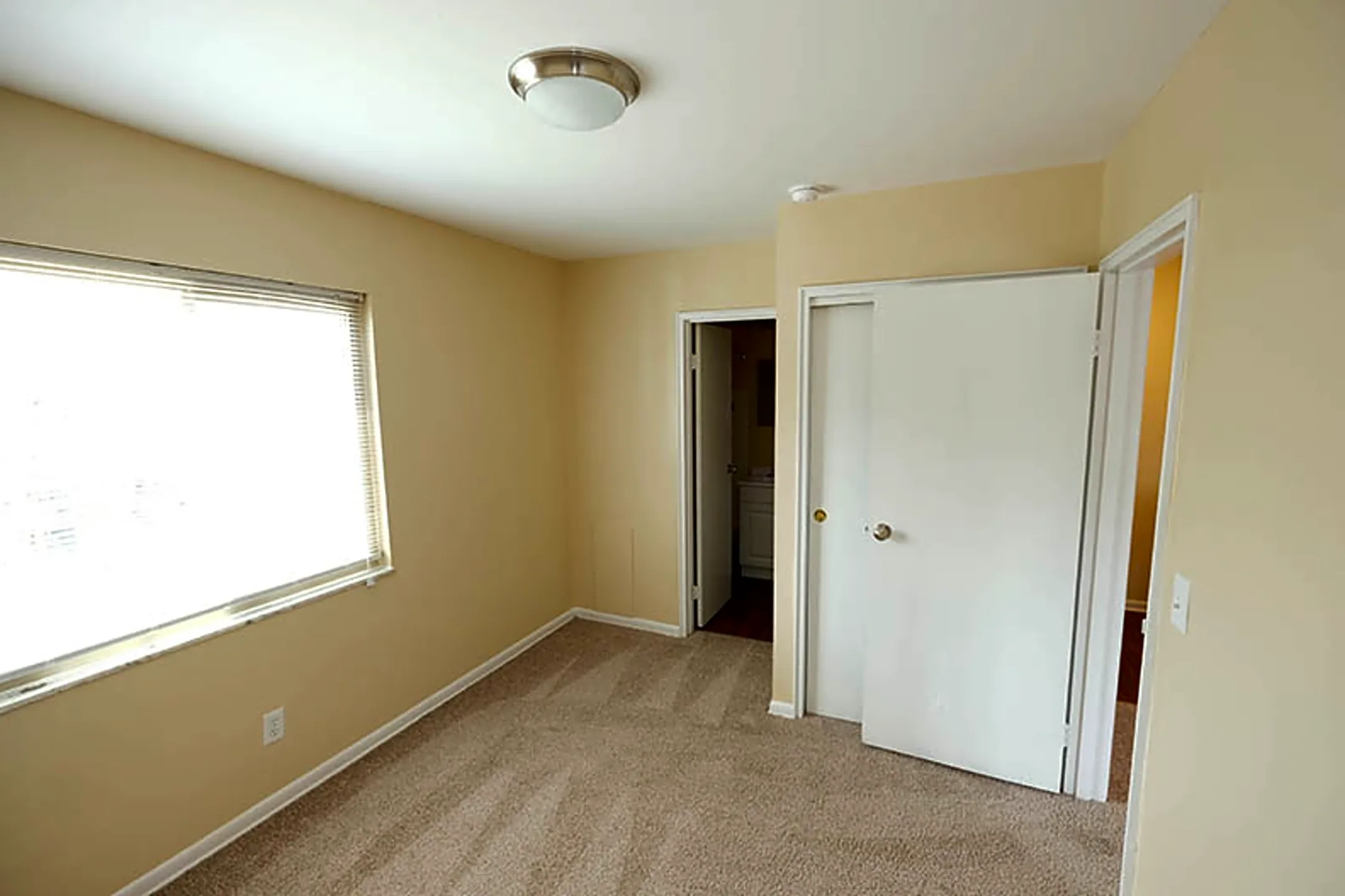 Clintonville Commons 4030 N High St Columbus, OH Apartments for