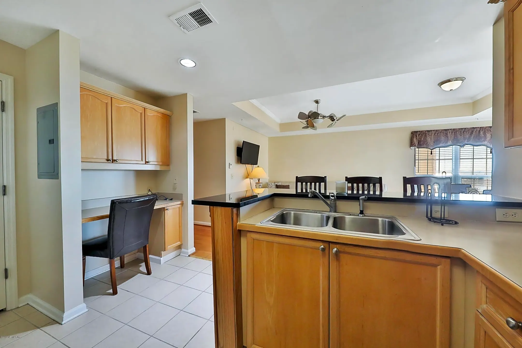 Kitchen - 400 E Bay St - Jacksonville, FL