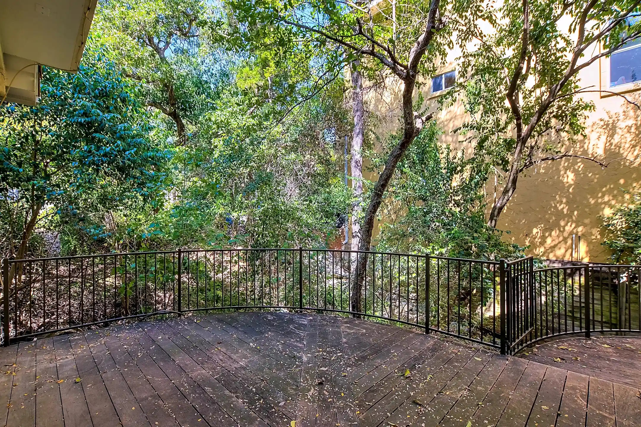 Building - 601 Upson St - Austin, TX