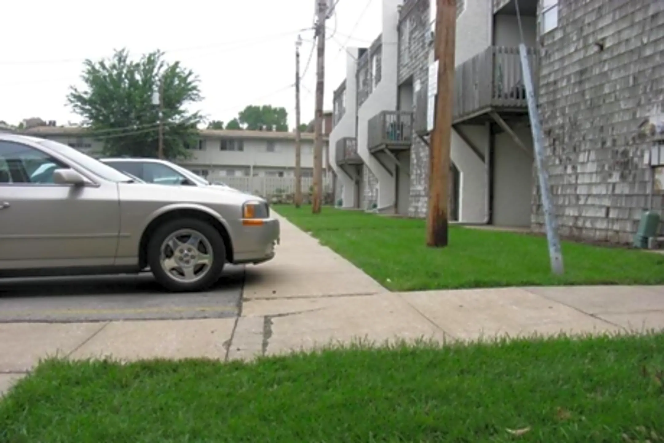 Wornall Place Apartments 8718 Wornall Rd Kansas City, MO Apartments