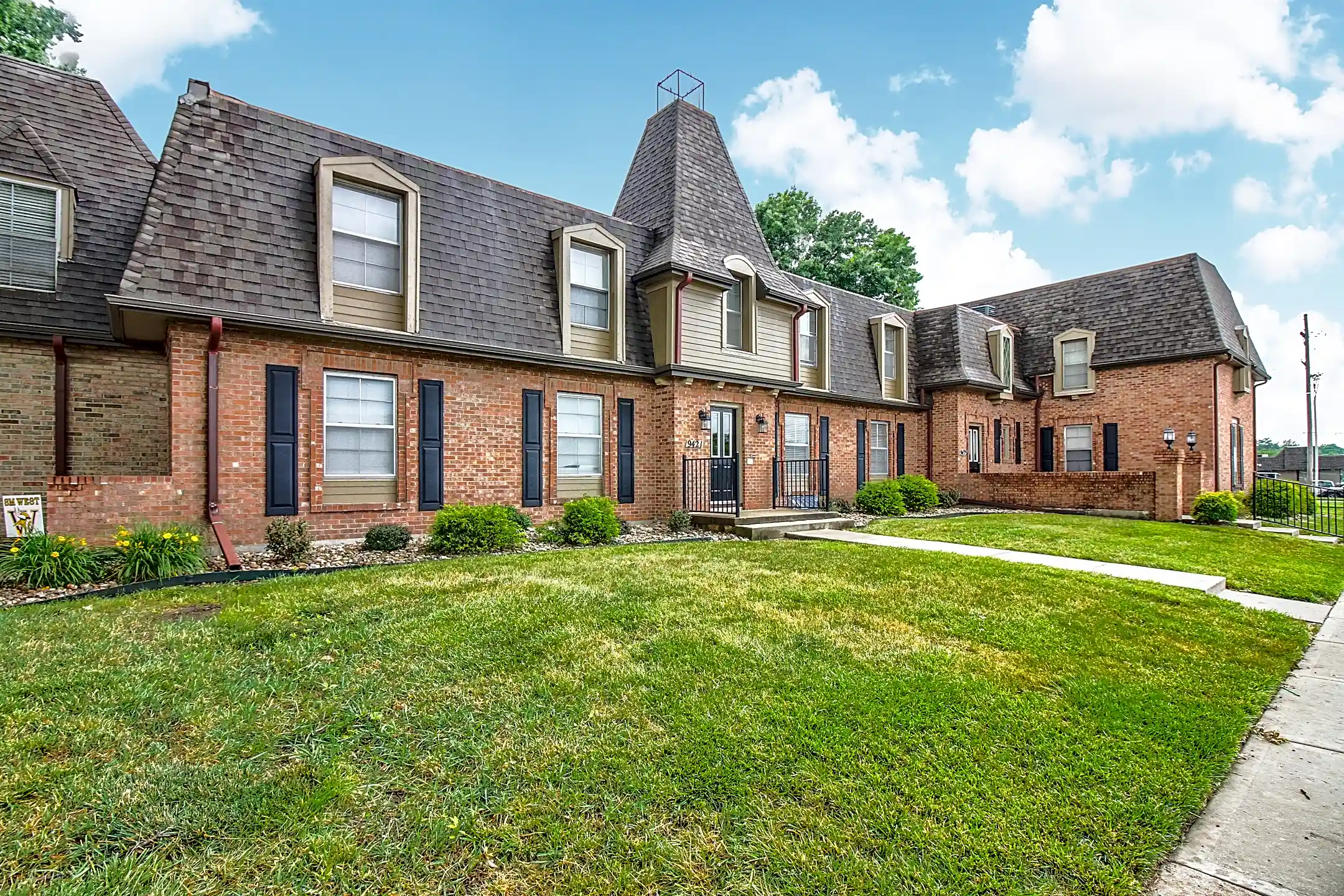 Louisburg Square Apartments & Townhomes 9301 Santa Fe Ln Overland