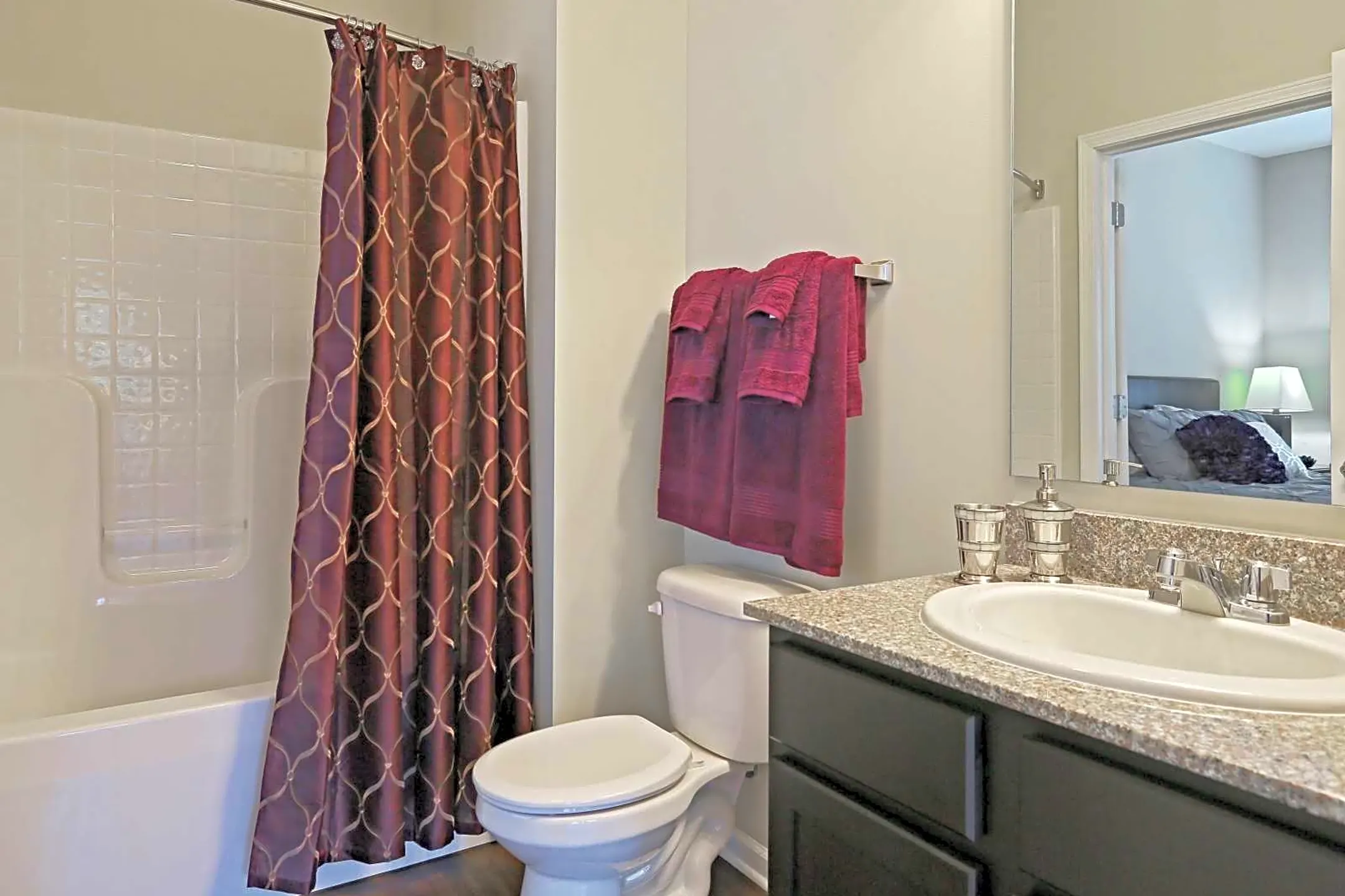 Bathroom - Oak Grove Crossing Luxury Apartment Homes - Newburgh, IN