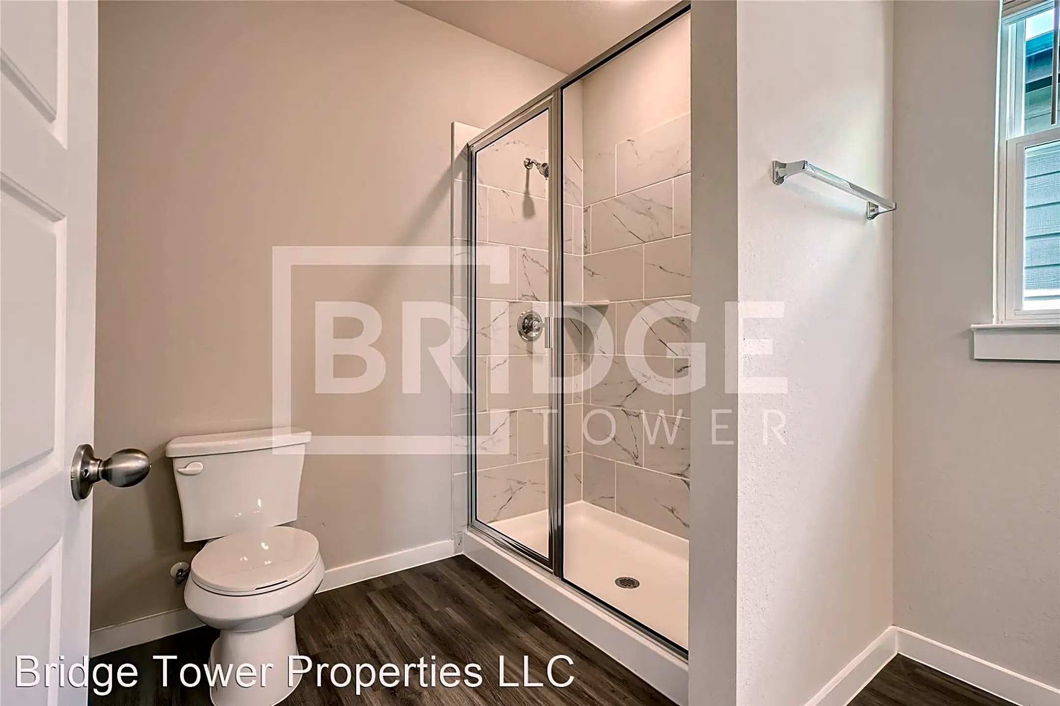 Bathroom - 446 S Centro Cir - Shenandoah, TX