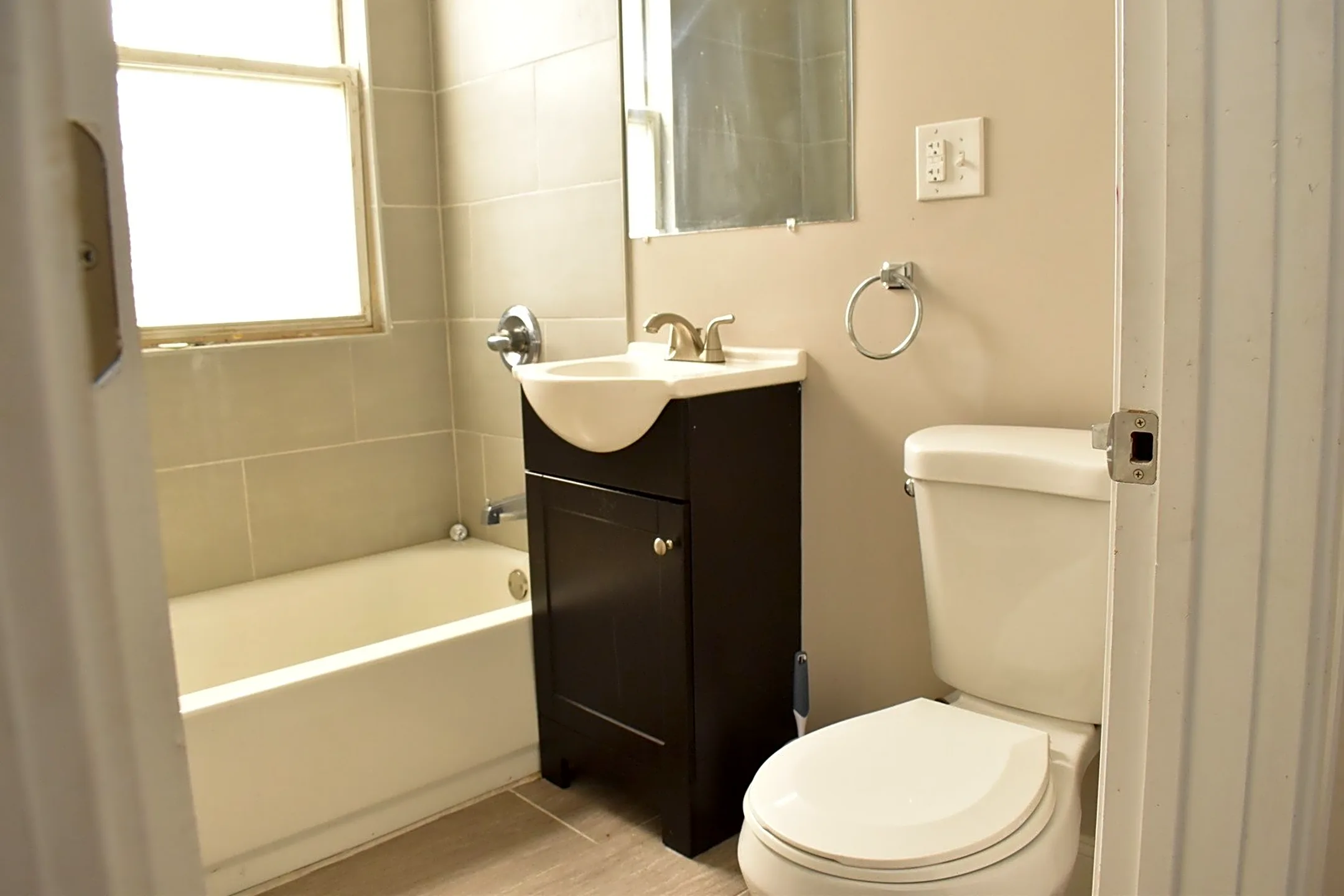 Bathroom - 11022 S Vernon Ave #2W - Chicago, IL