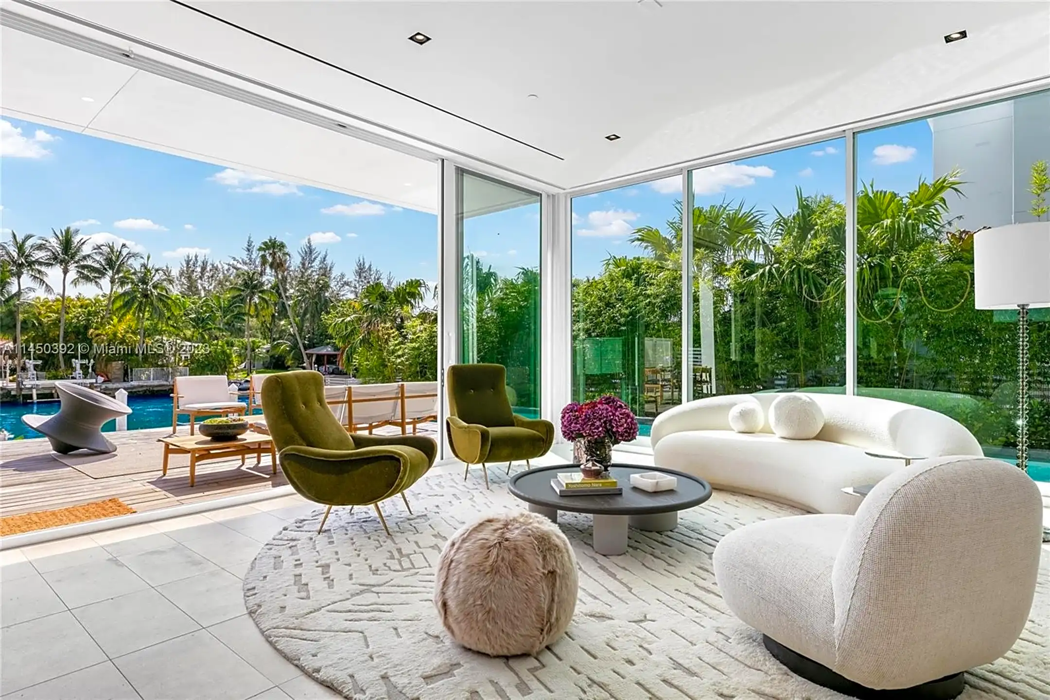Living Room - 1081 W 48th St - Miami Beach, FL