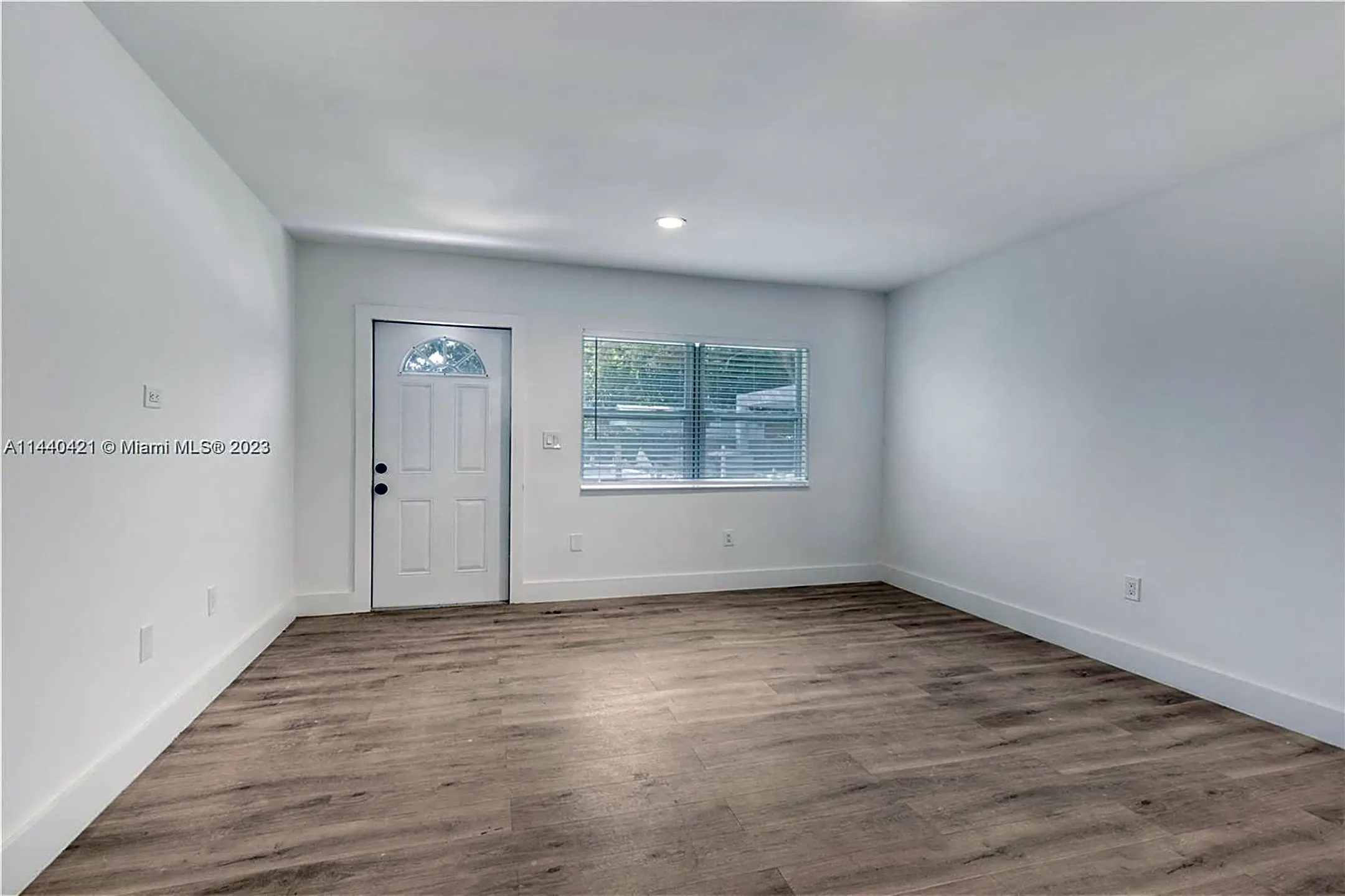 Living Room - 2512 NE 182nd Terrace #1 - North Miami Beach, FL