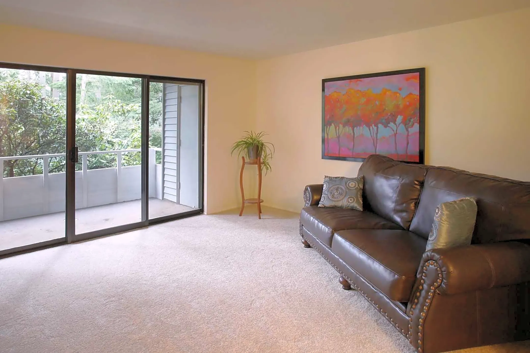 Living Room - Tanglewood Estates - Lynnwood, WA