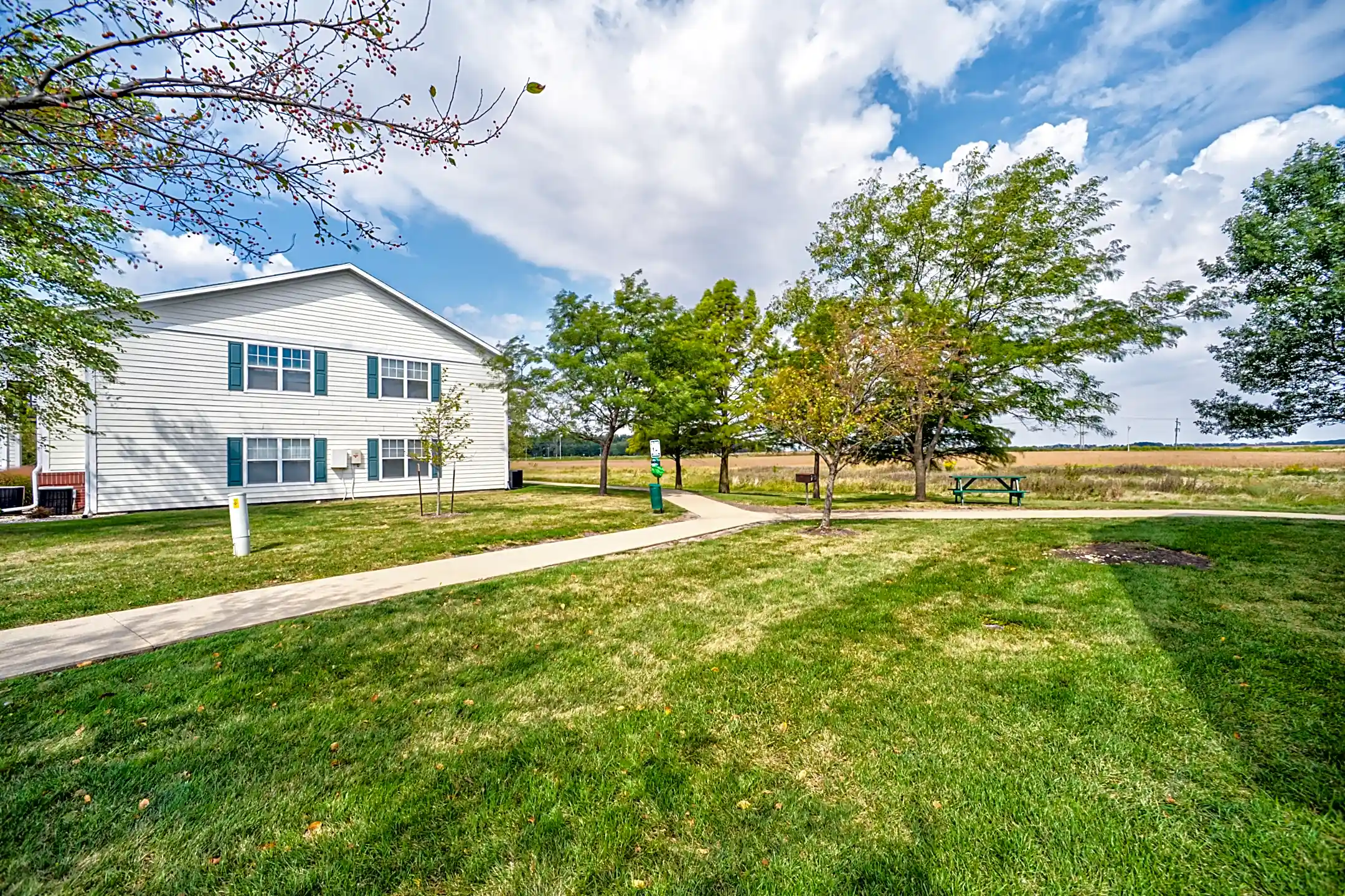 Coles Crossing Apartments 2504 Buxton Dr Mattoon, IL Apartments for