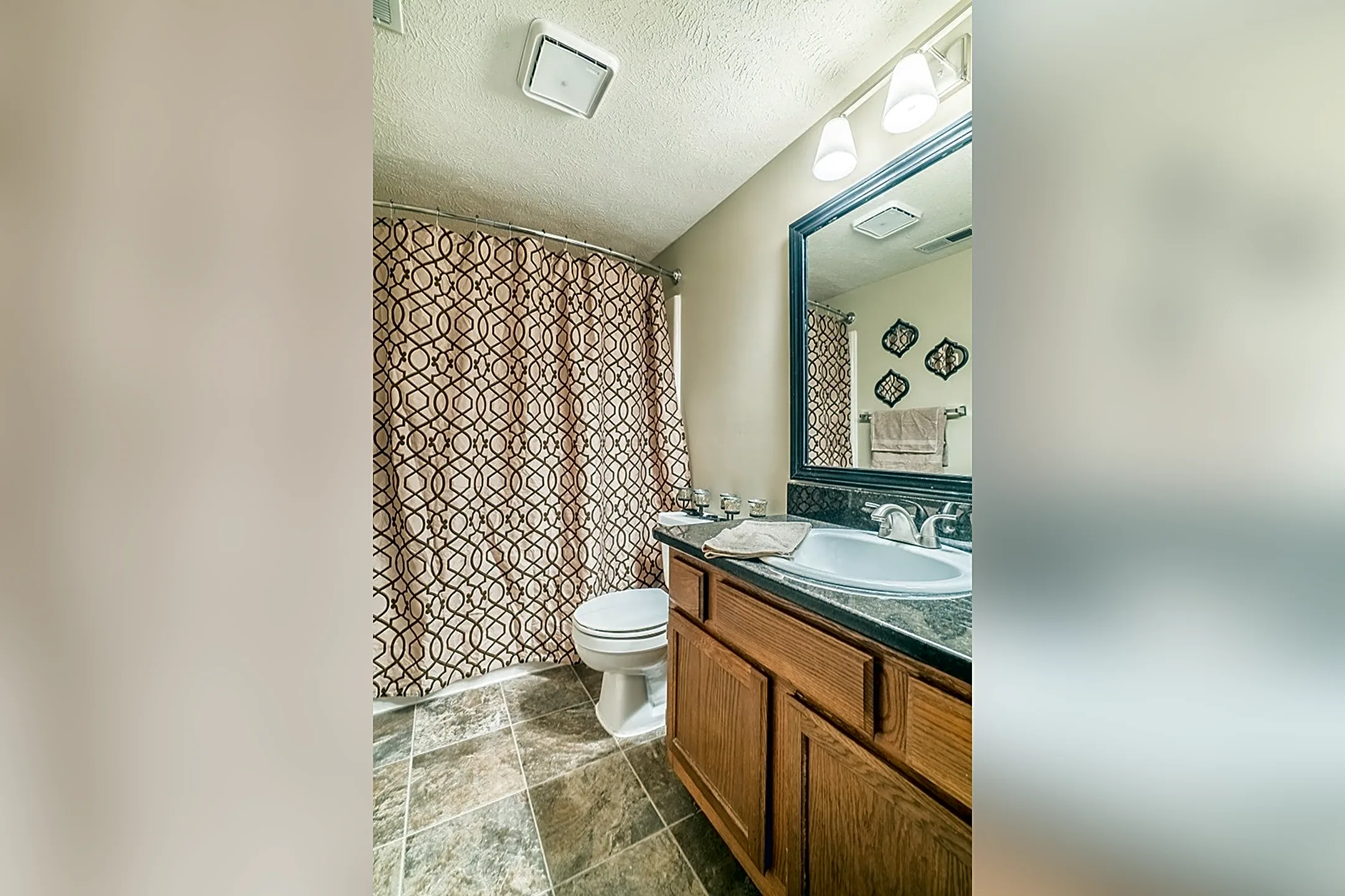Bathroom - Fountain Glen - Lincoln, NE