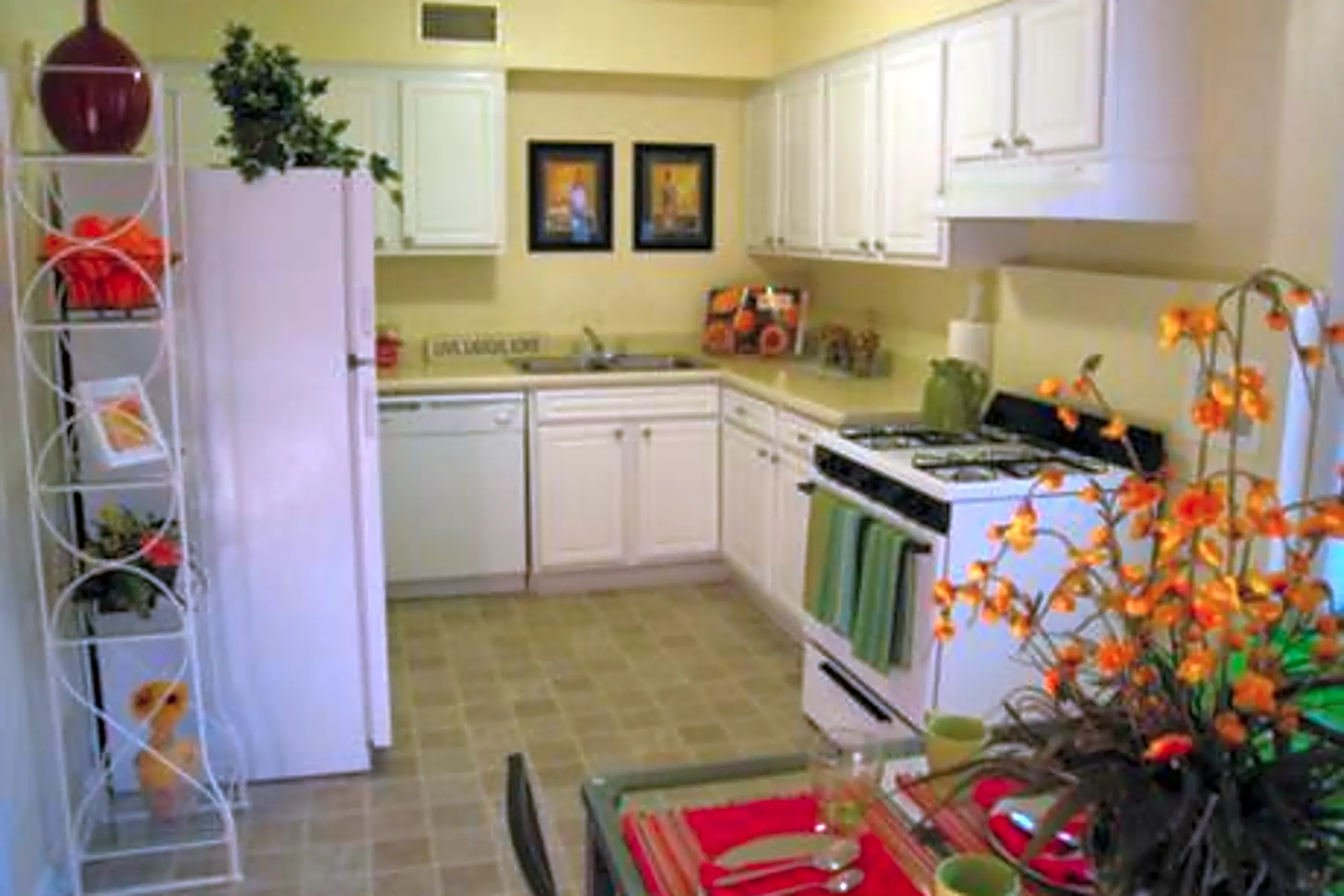 Emerald Pointe Apartments Riverdale, GA 30274