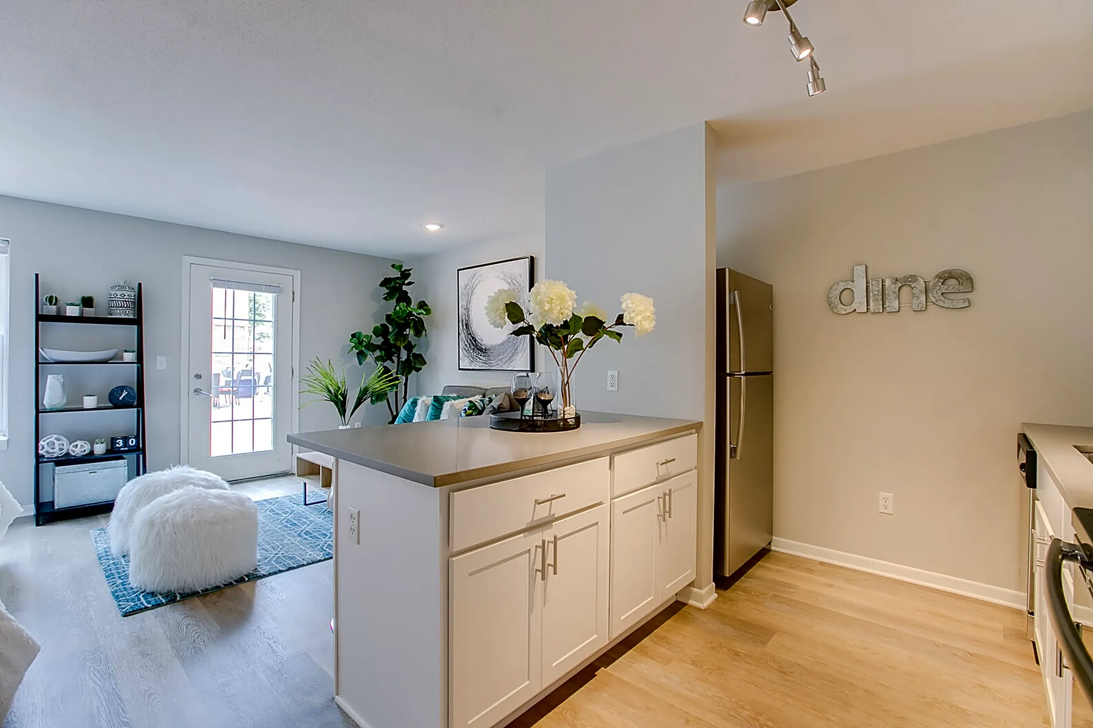 Loring Park Apartments 1300 Yale Pl Minneapolis, MN Apartments for