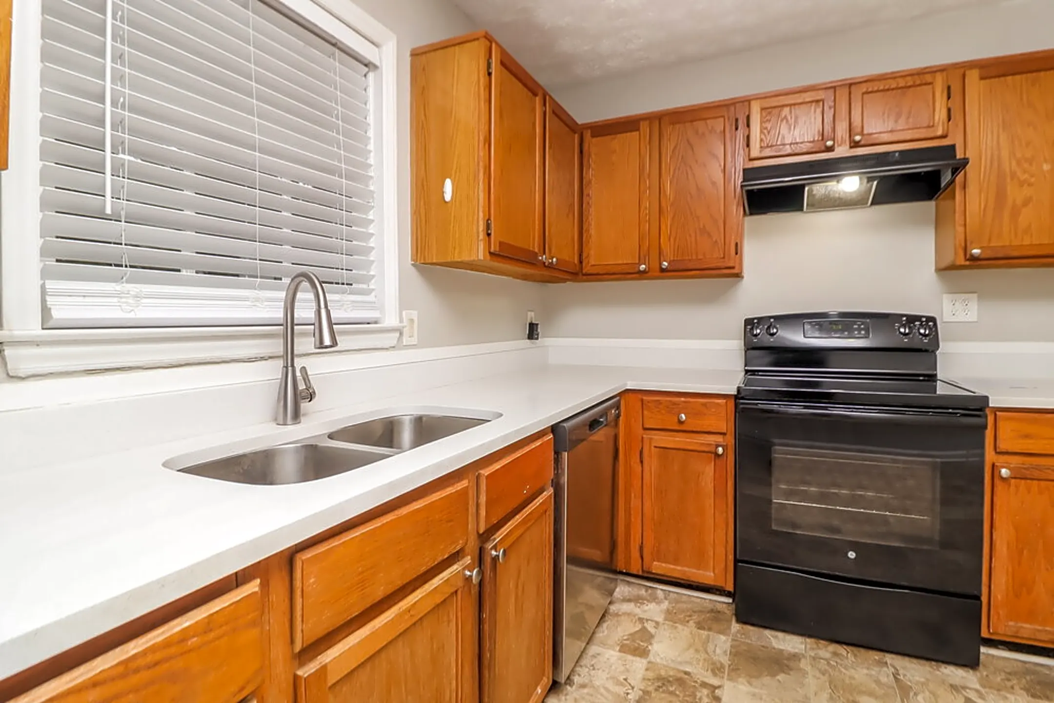 Kitchen - 1120 Appian Way - Lawrenceville, GA