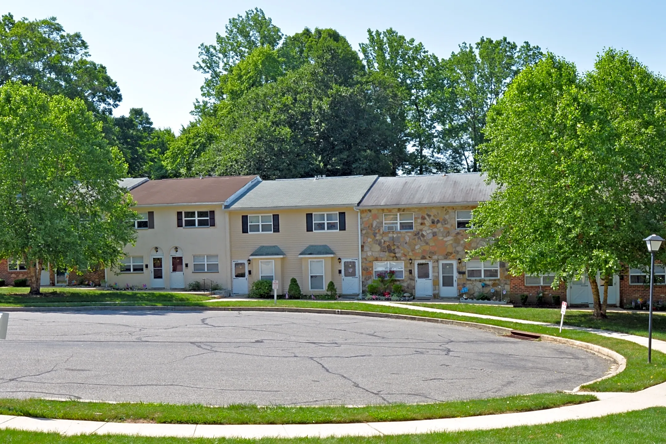 Rolling Glen Townhomes & Apartments 1521 Rolling Glen Dr Marcus