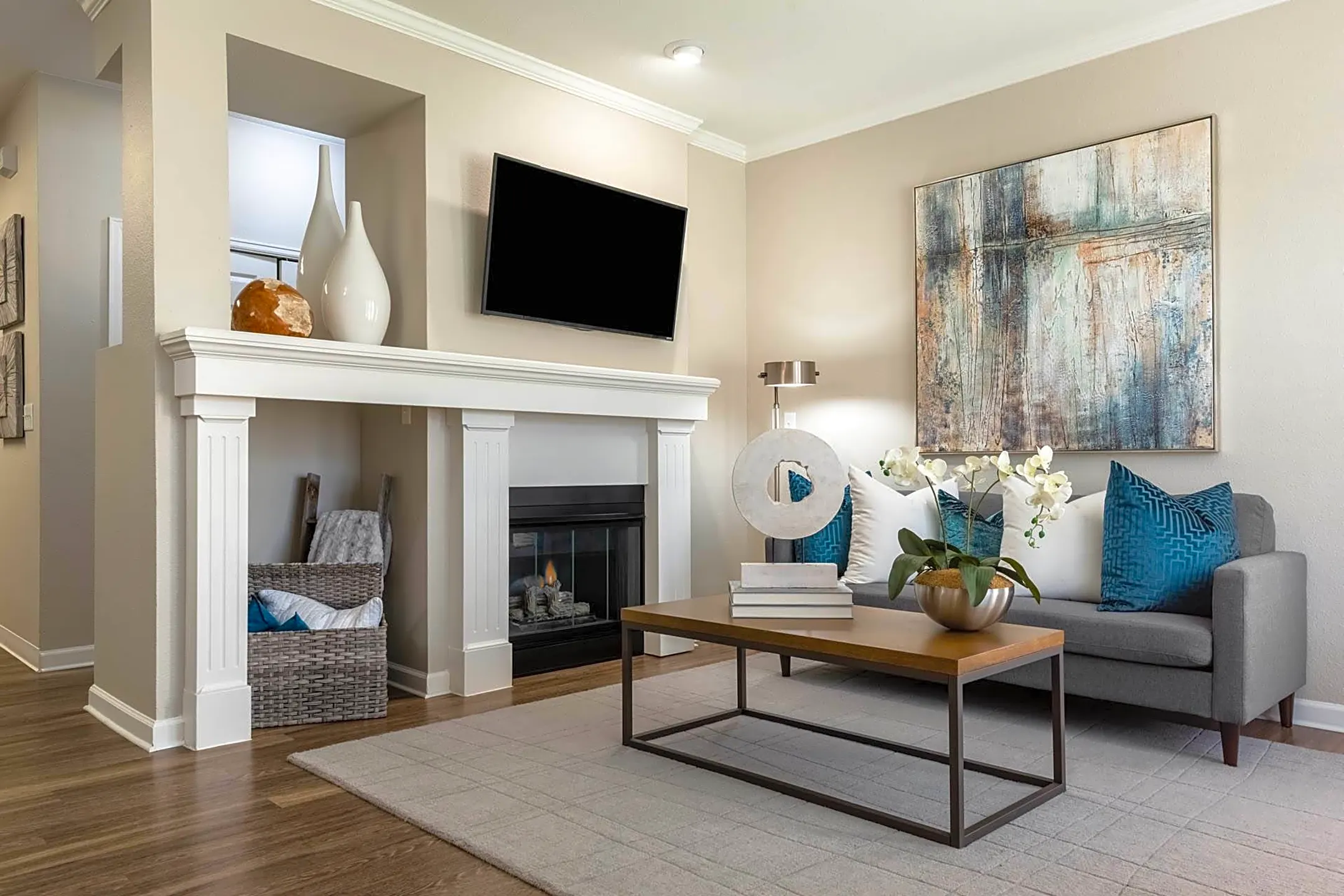 Living Room - Windsor Townhomes and Apartments - Lakewood, CO
