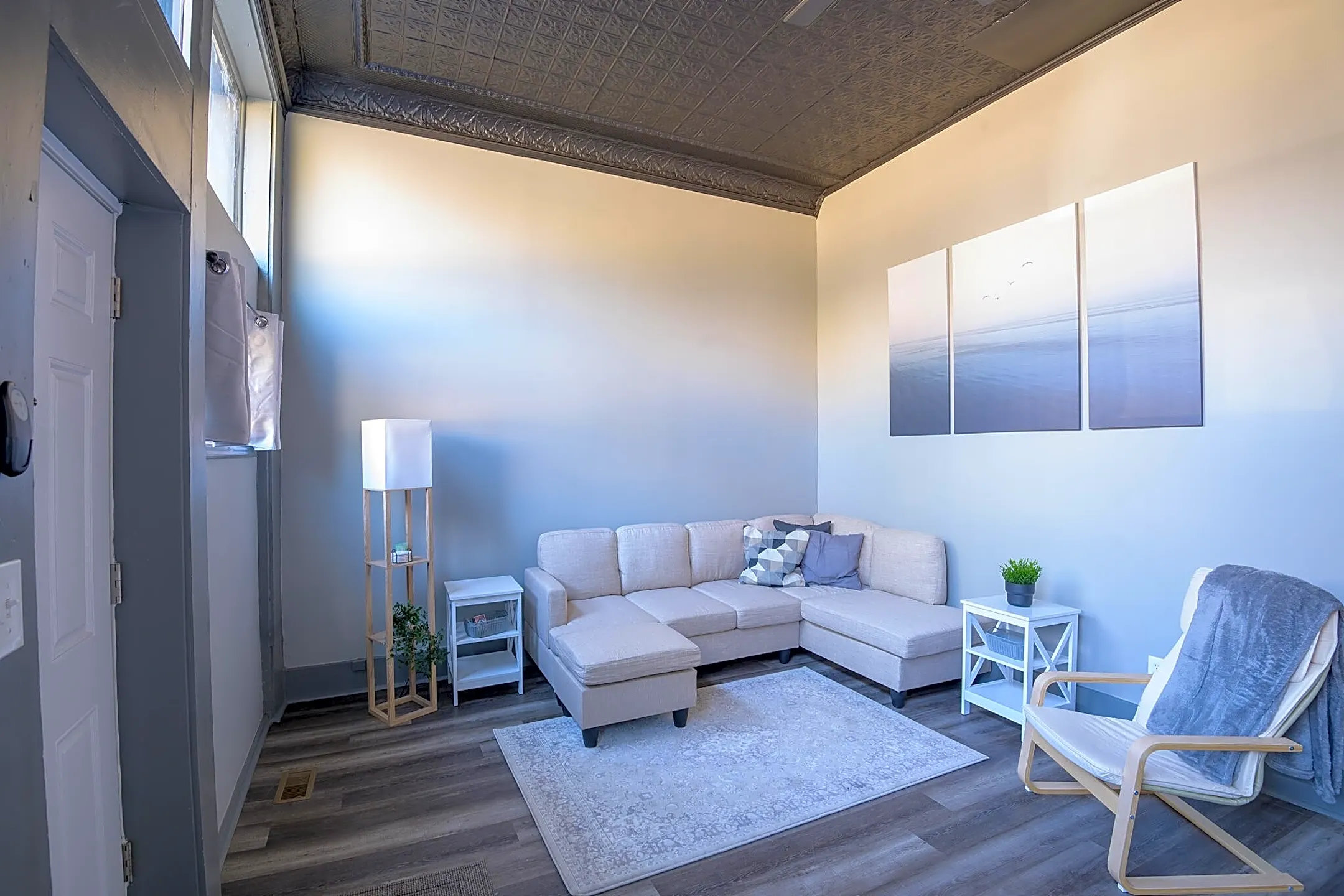 Living Room - 121 MLK Jr. Blvd #1 - Covington, KY