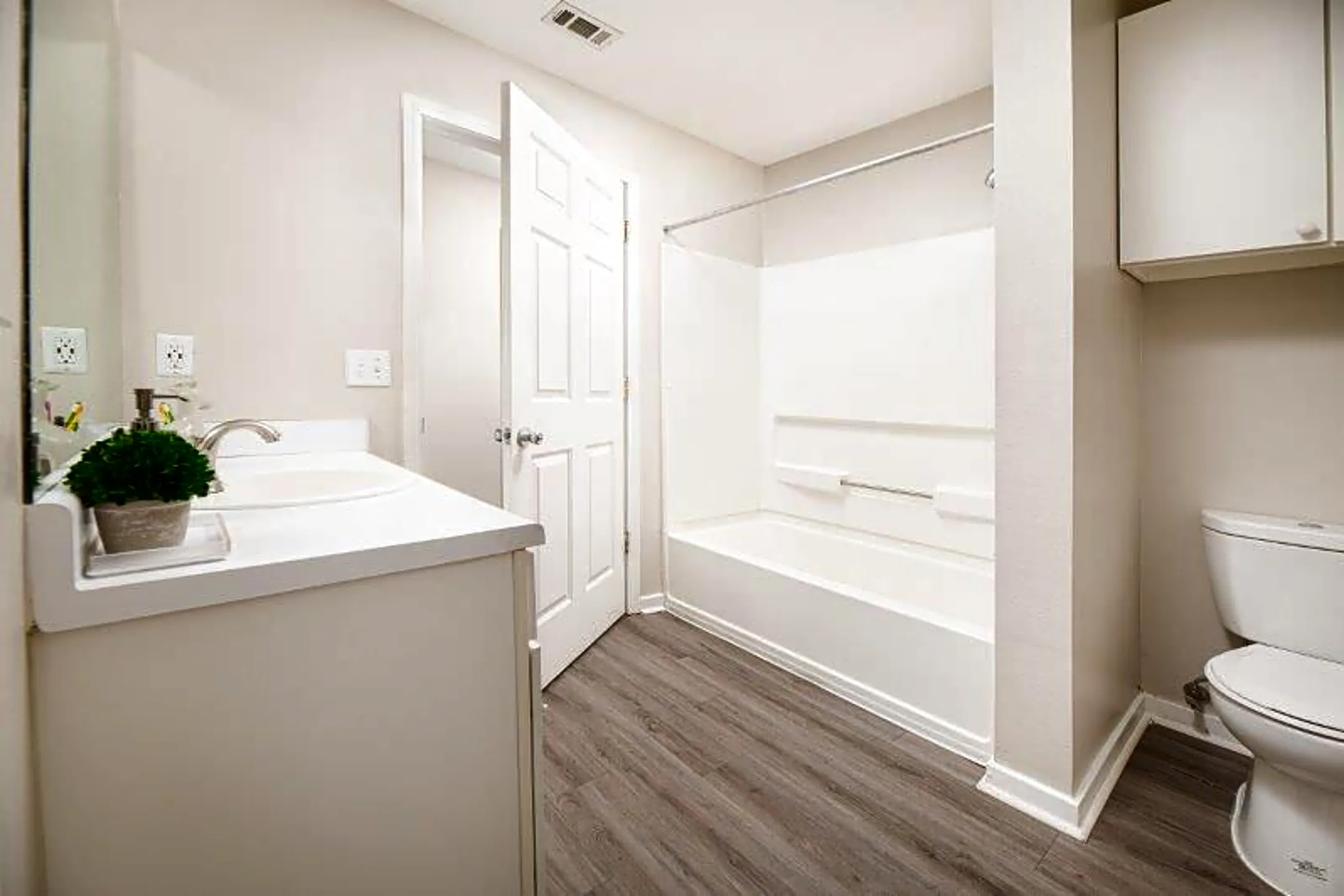 Spring Lake Apartments 1000 Spring Lake Blvd Byram, MS for Rent Rent.