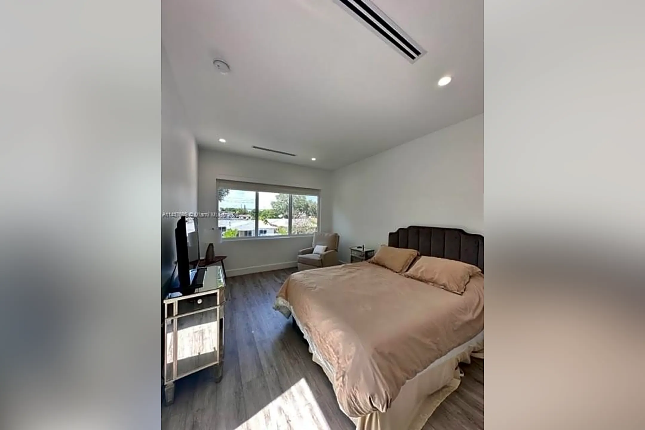 Bedroom - 3050 SW 18th St #3050 - Miami, FL