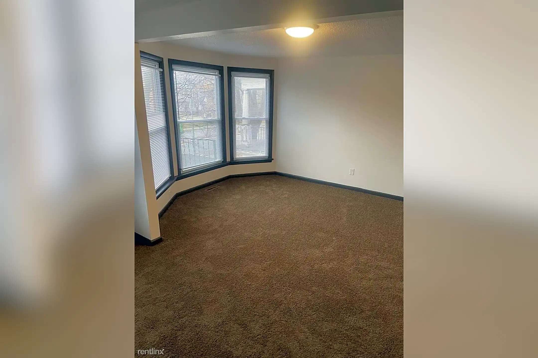 Bedroom - 2820 Collingwood Blvd - Toledo, OH