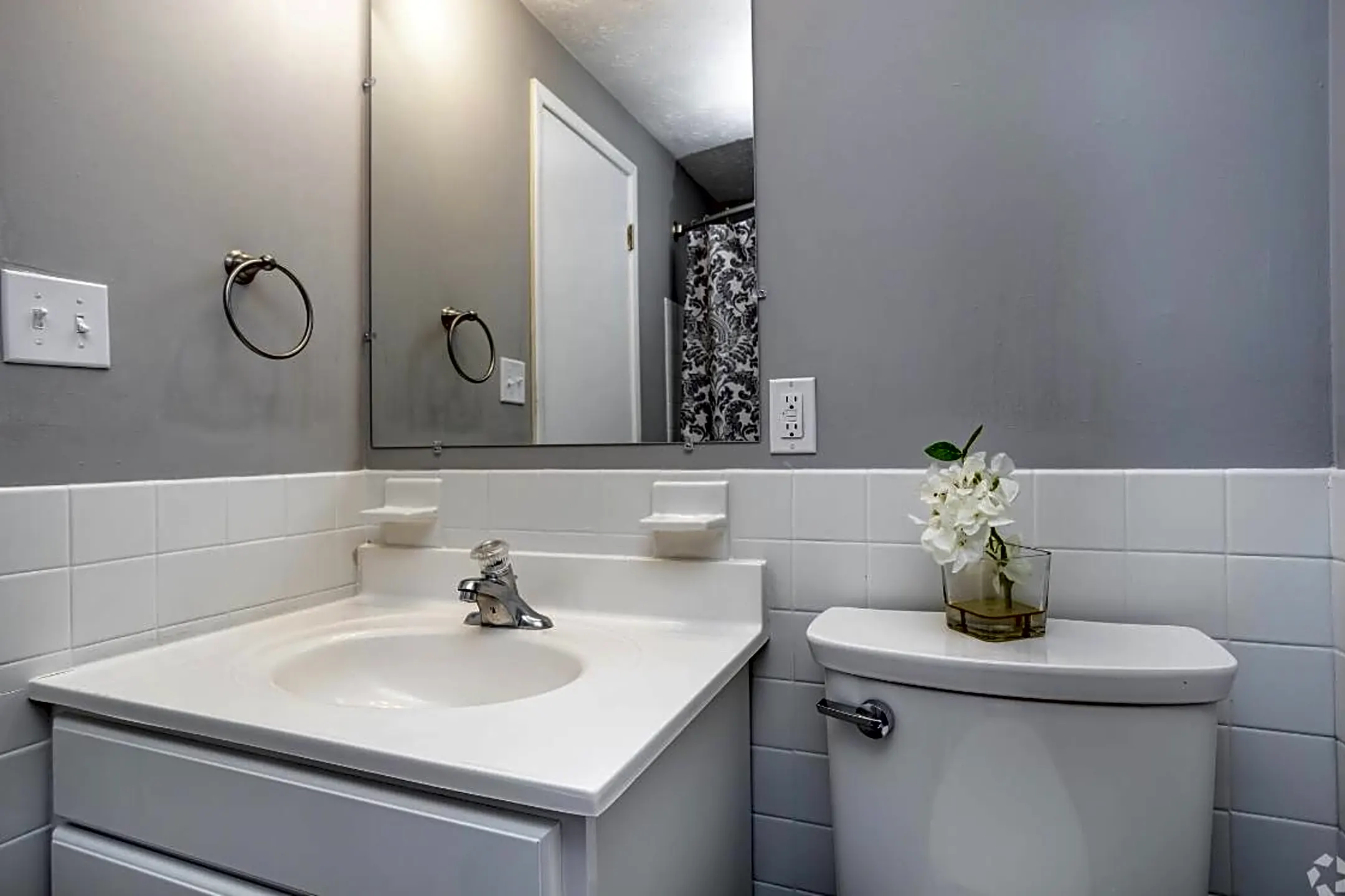 Bathroom - Nob Hill Apartments - Syracuse, NY