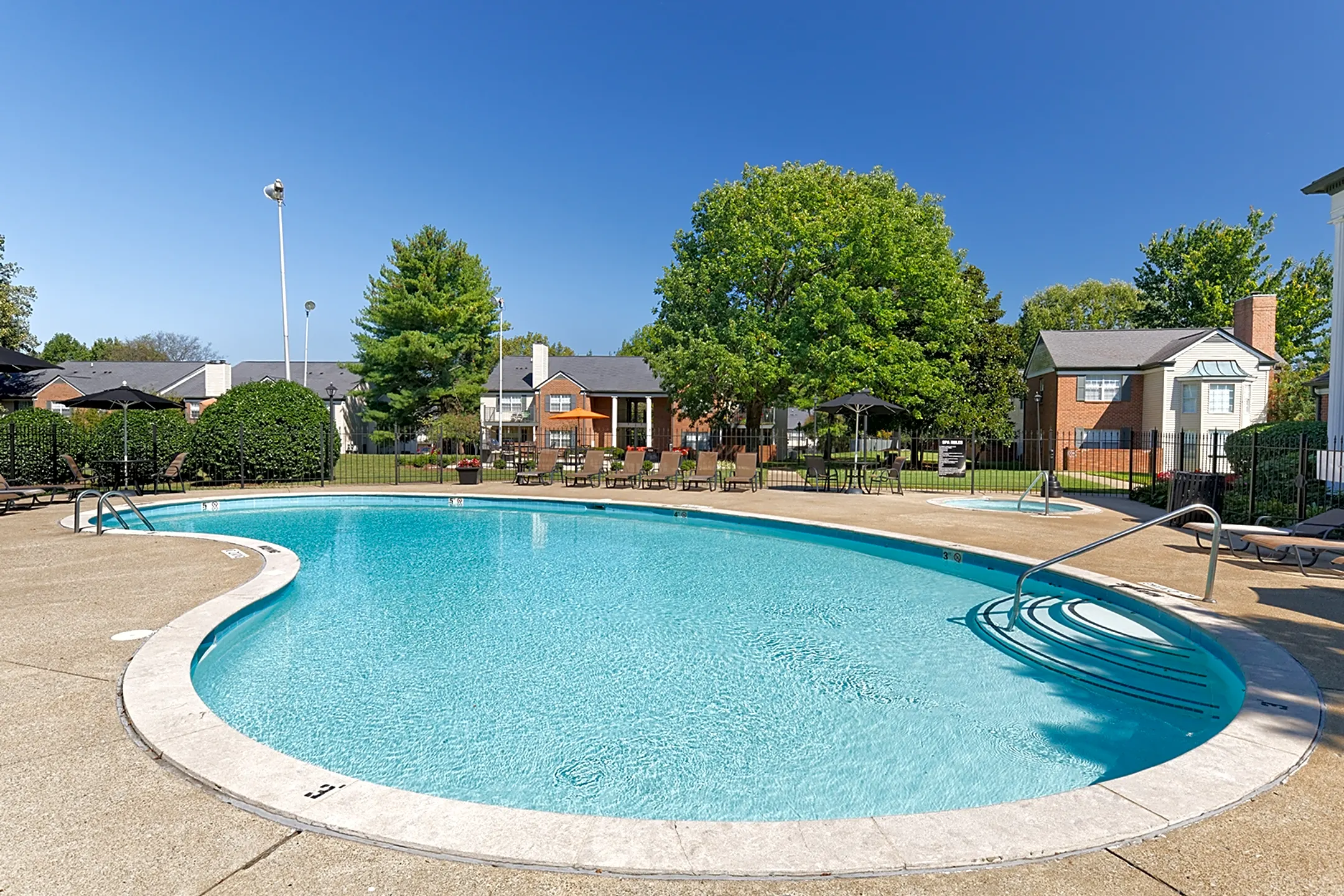 Littlestone Of Village Green Apartments - Gallatin, TN 37066