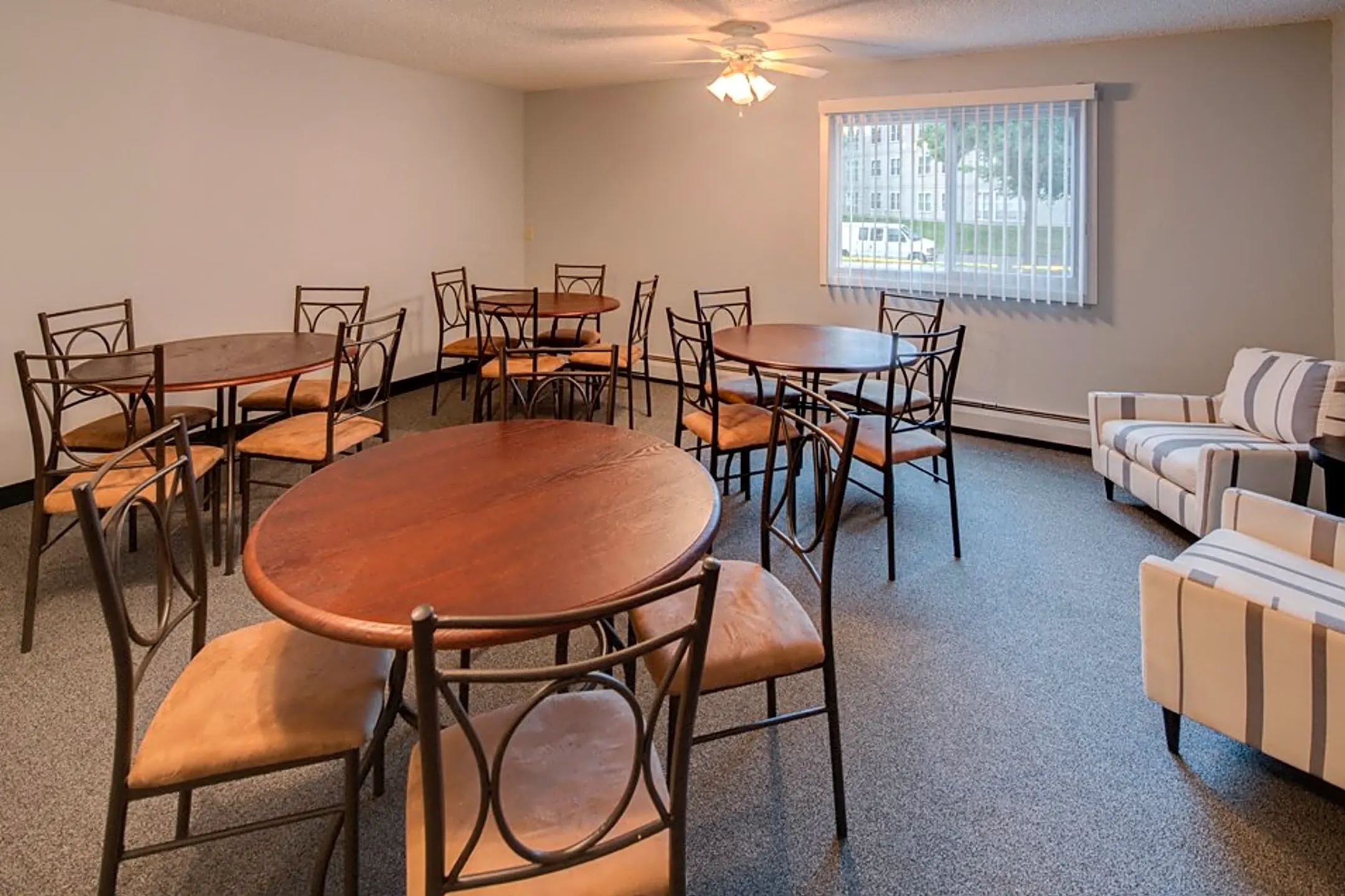 Dining Room - Lamplighter Village Apartments - Saint Paul, MN