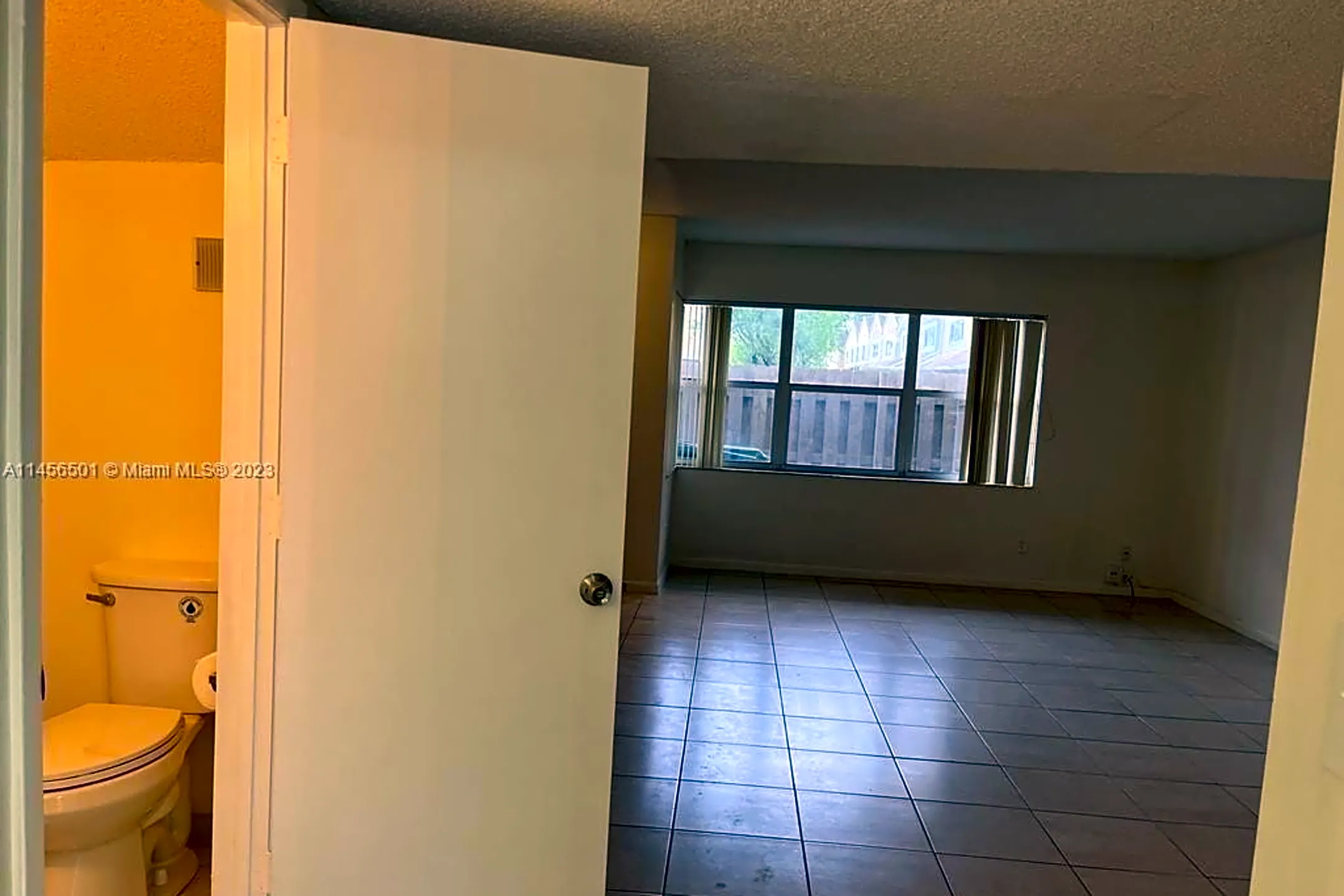 Living Room - 12379 NW 15th St - Pembroke Pines, FL