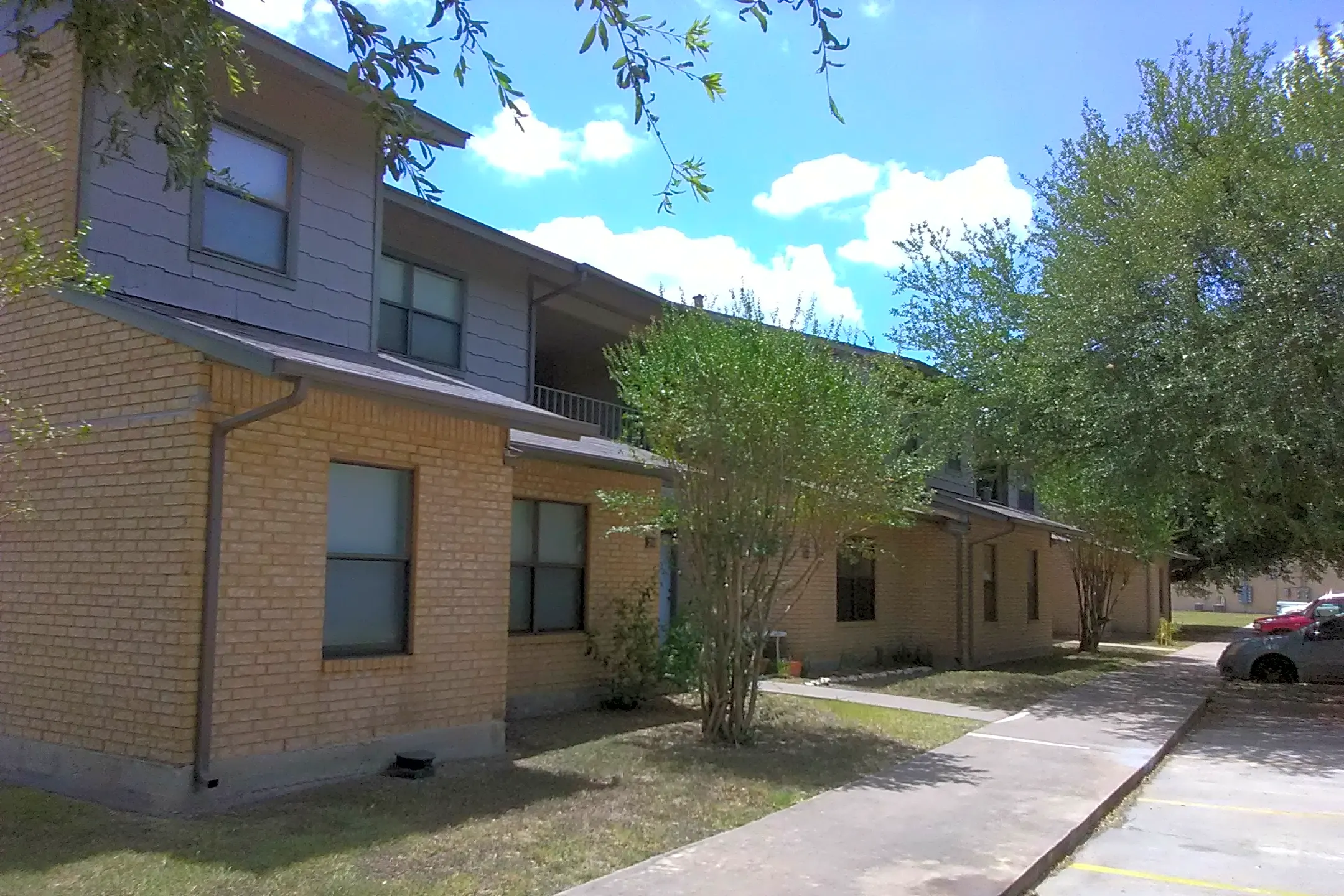 Whispering Oaks Apartments Lockhart, TX 78644