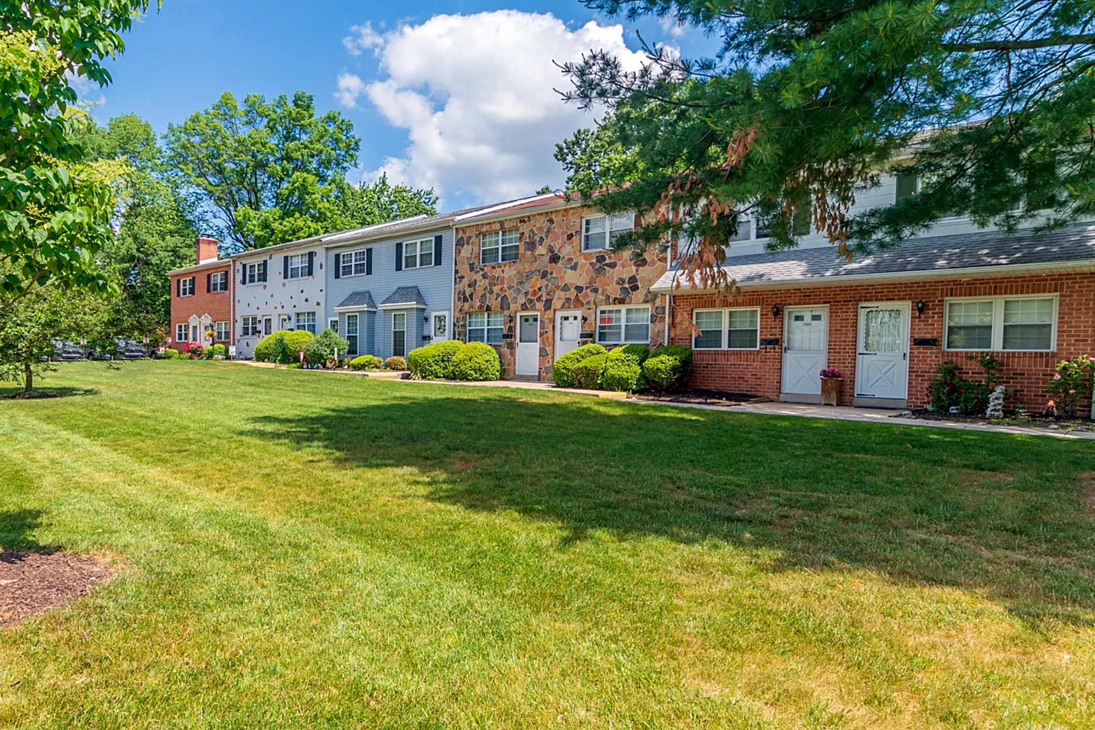 Rolling Glen Townhomes & Apartments 1521 Rolling Glen Dr Marcus