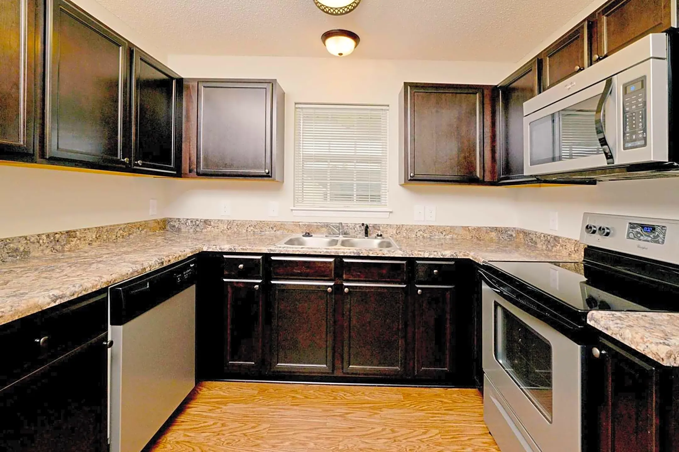 Kitchen - Meridian Park Apartments - Greenville, NC