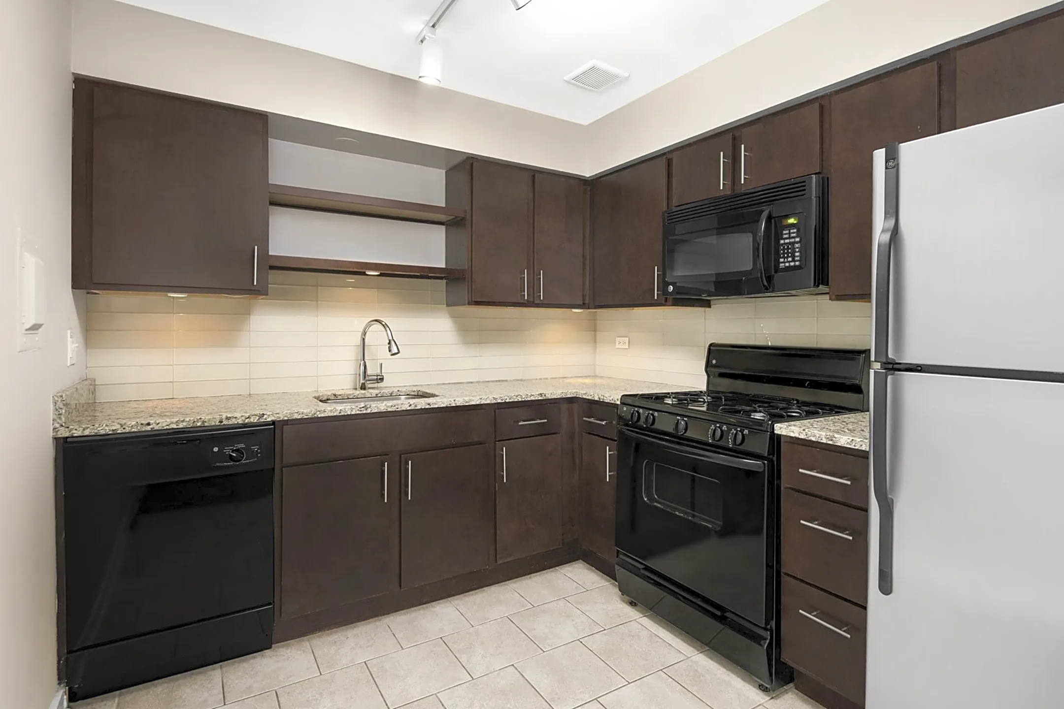 Reside 707 - 707 W Sheridan Rd | Chicago, IL Apartments for Rent | Rent.