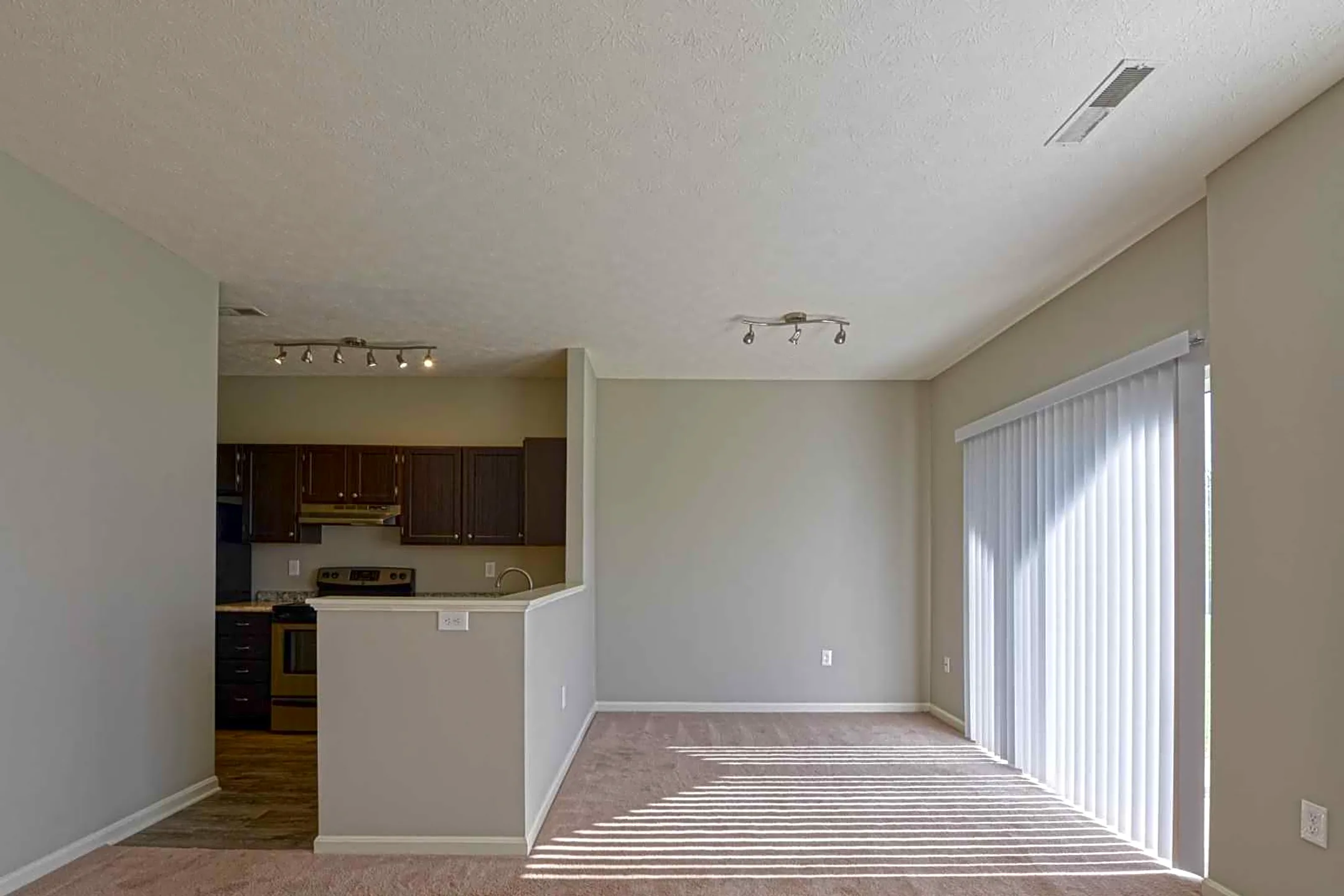 Dining Room - Spinnaker Cove - Dayton, OH