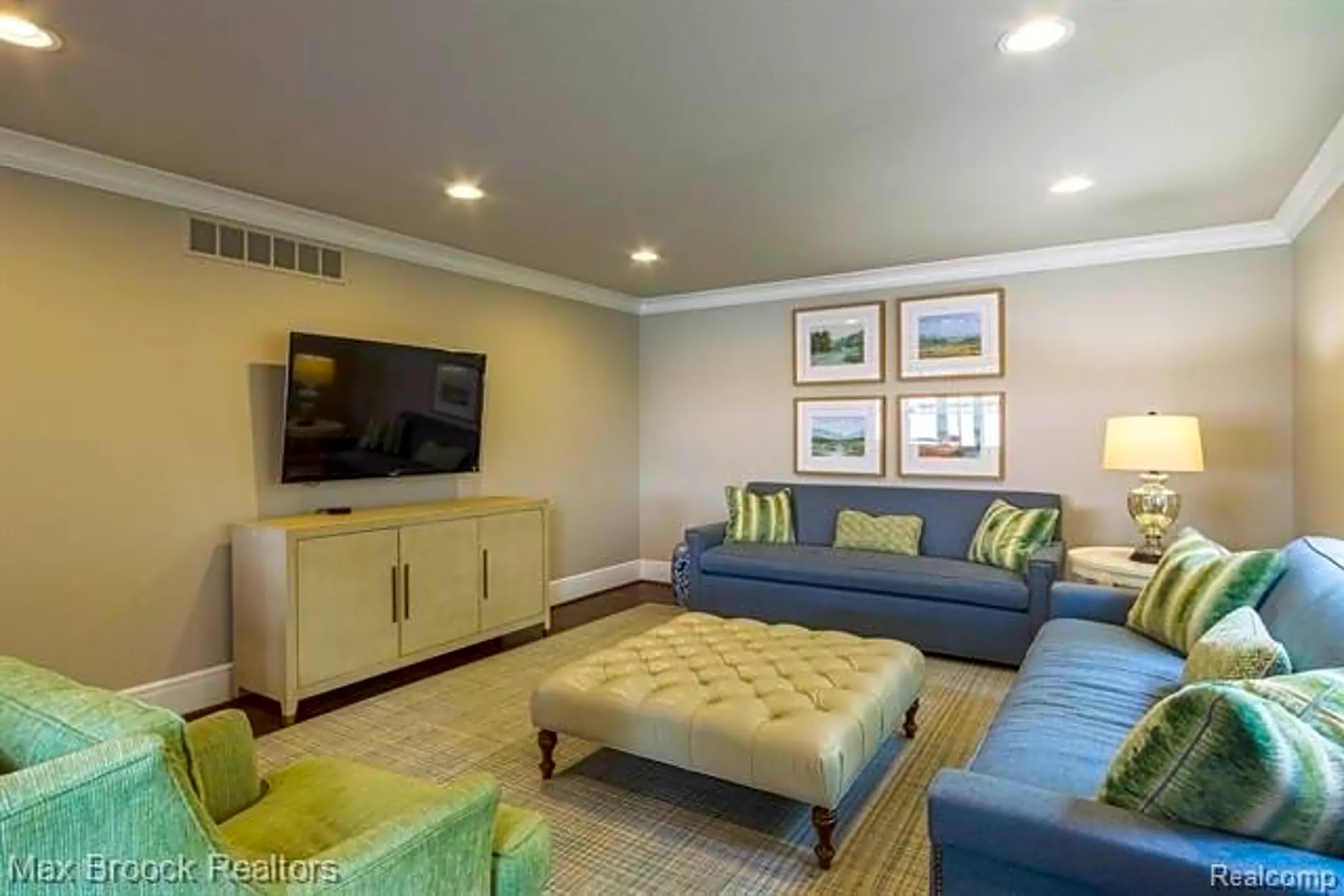Living Room - 4858 Willow Ln - West Bloomfield, MI