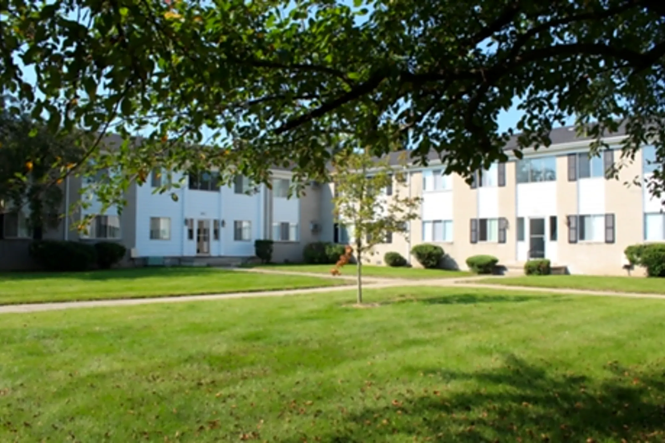 Tuscan Shores Apartments - 30711 Quinkert St | Roseville, MI for Rent ...