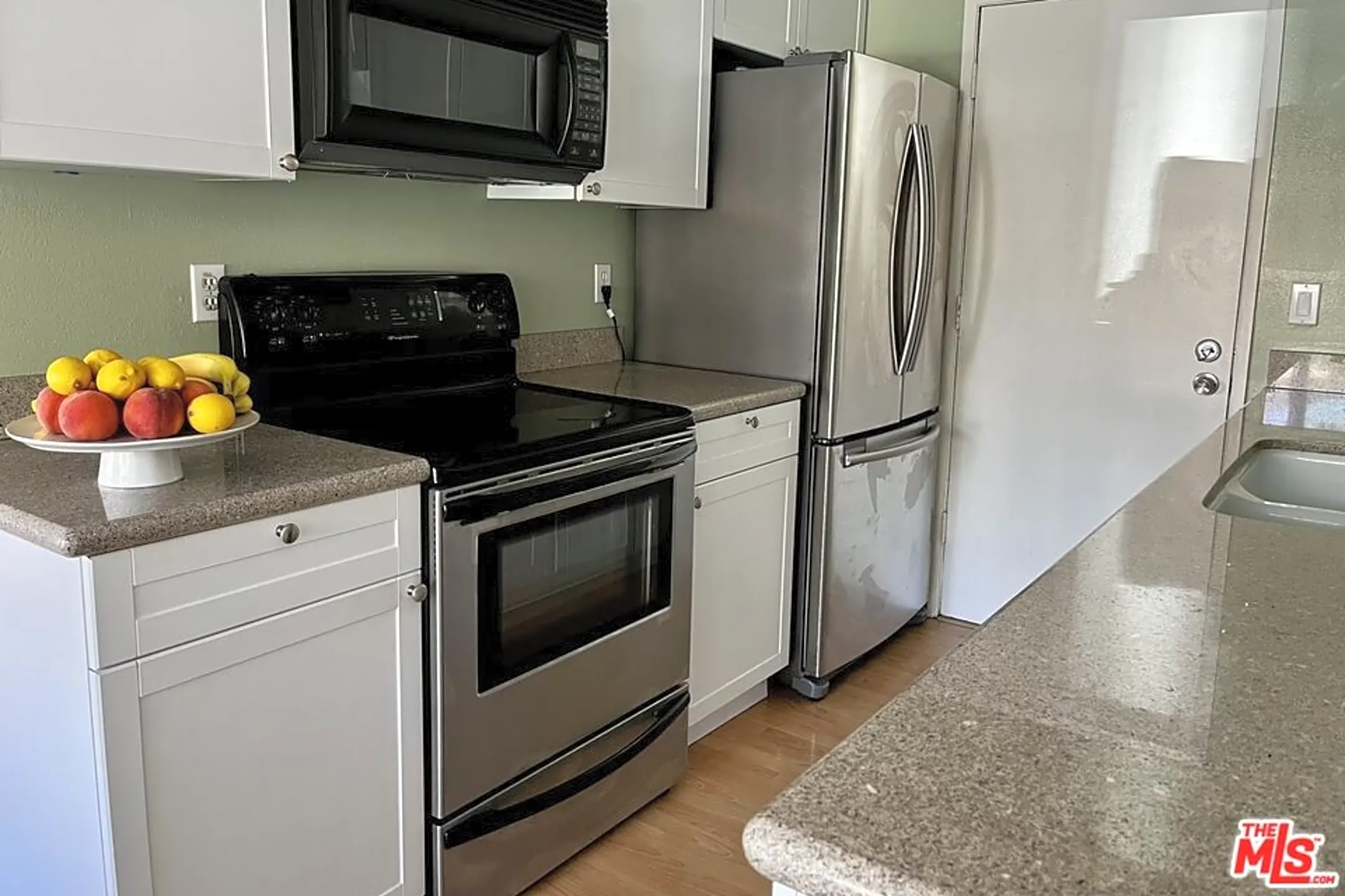 Kitchen - 525 N Sycamore Ave #204 - Los Angeles, CA