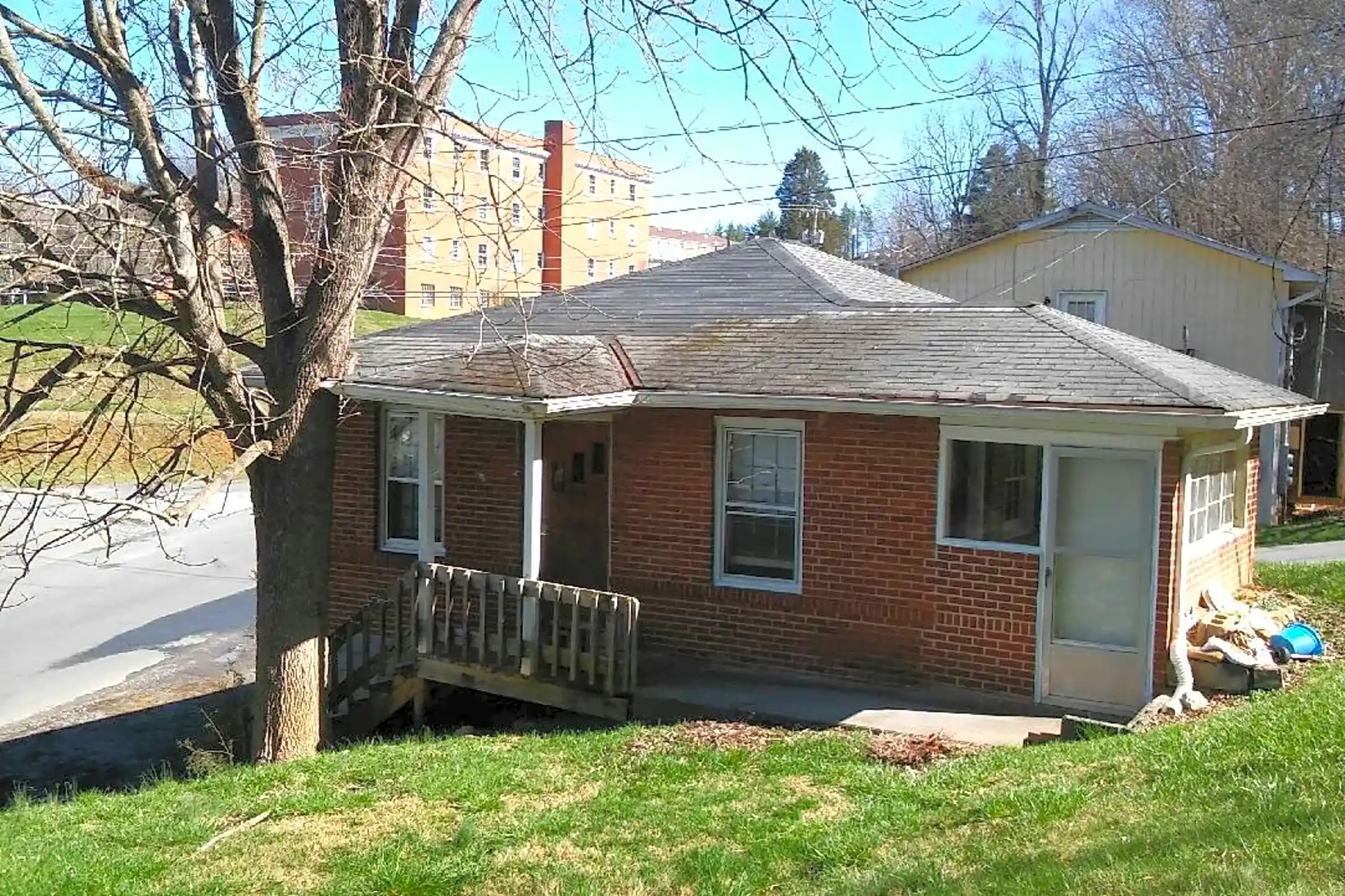 106 V I P Rd Apartments Johnson City, TN 37601