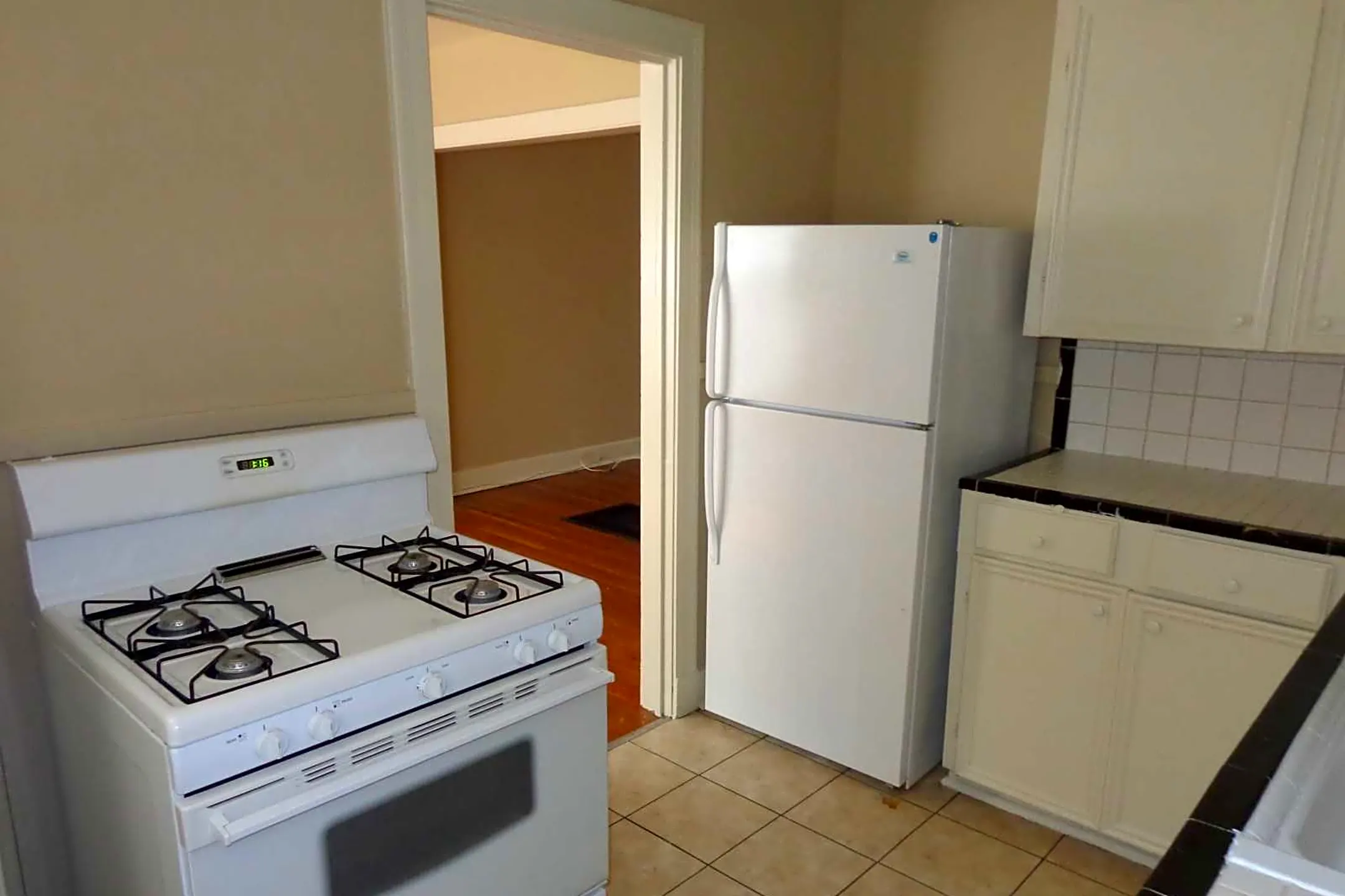 Kitchen - The Villa - Baton Rouge, LA