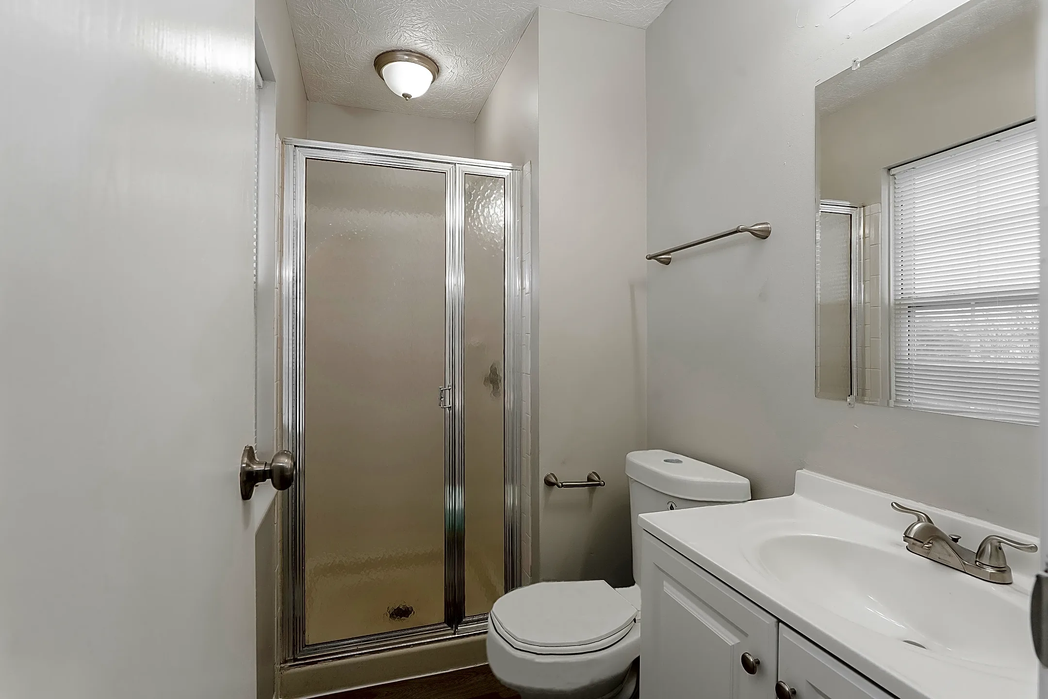 Bathroom - 934 Mastin Pl - Reynoldsburg, OH