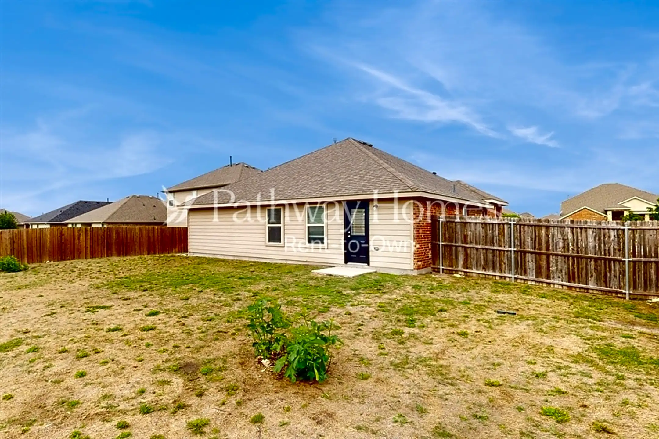 Building - 206 Gallop Court - Waxahachie, TX