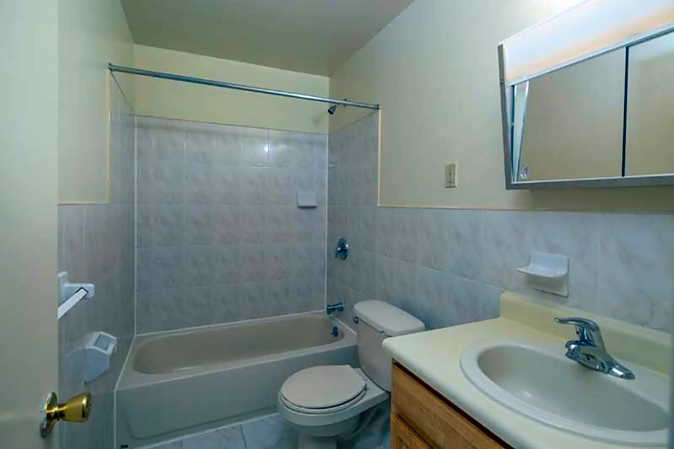 PARSONAGE HILL VILLAGE 307 Parsonage Rd Edison, NJ Apartments for