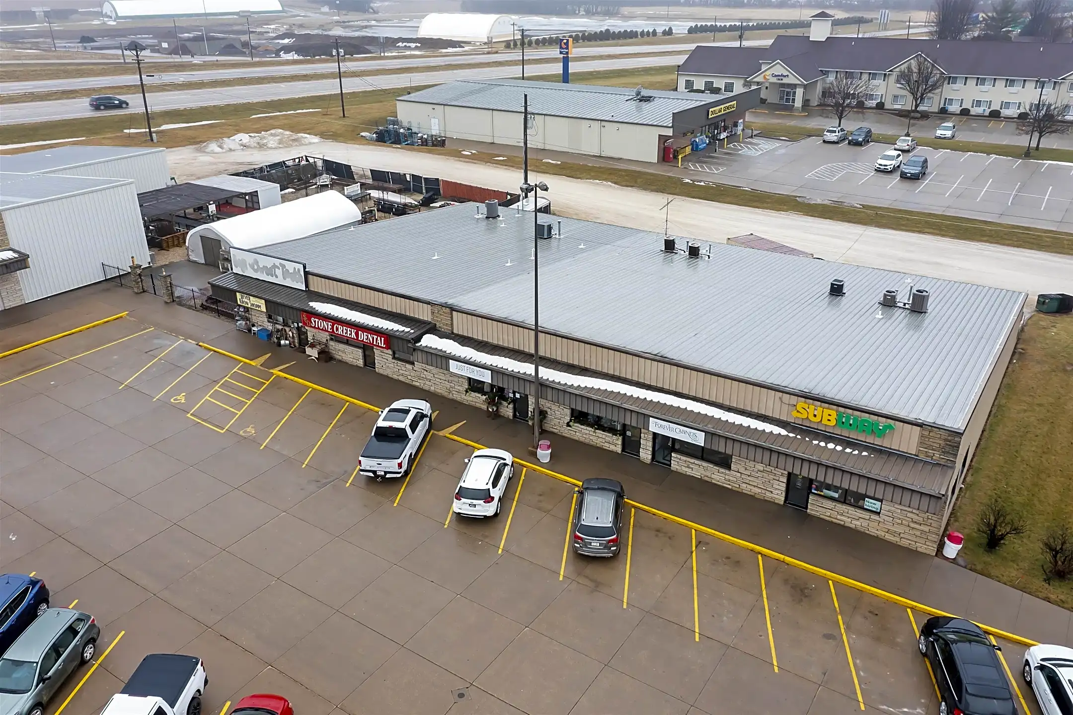 613 16th Ave SE - Dyersville, IA