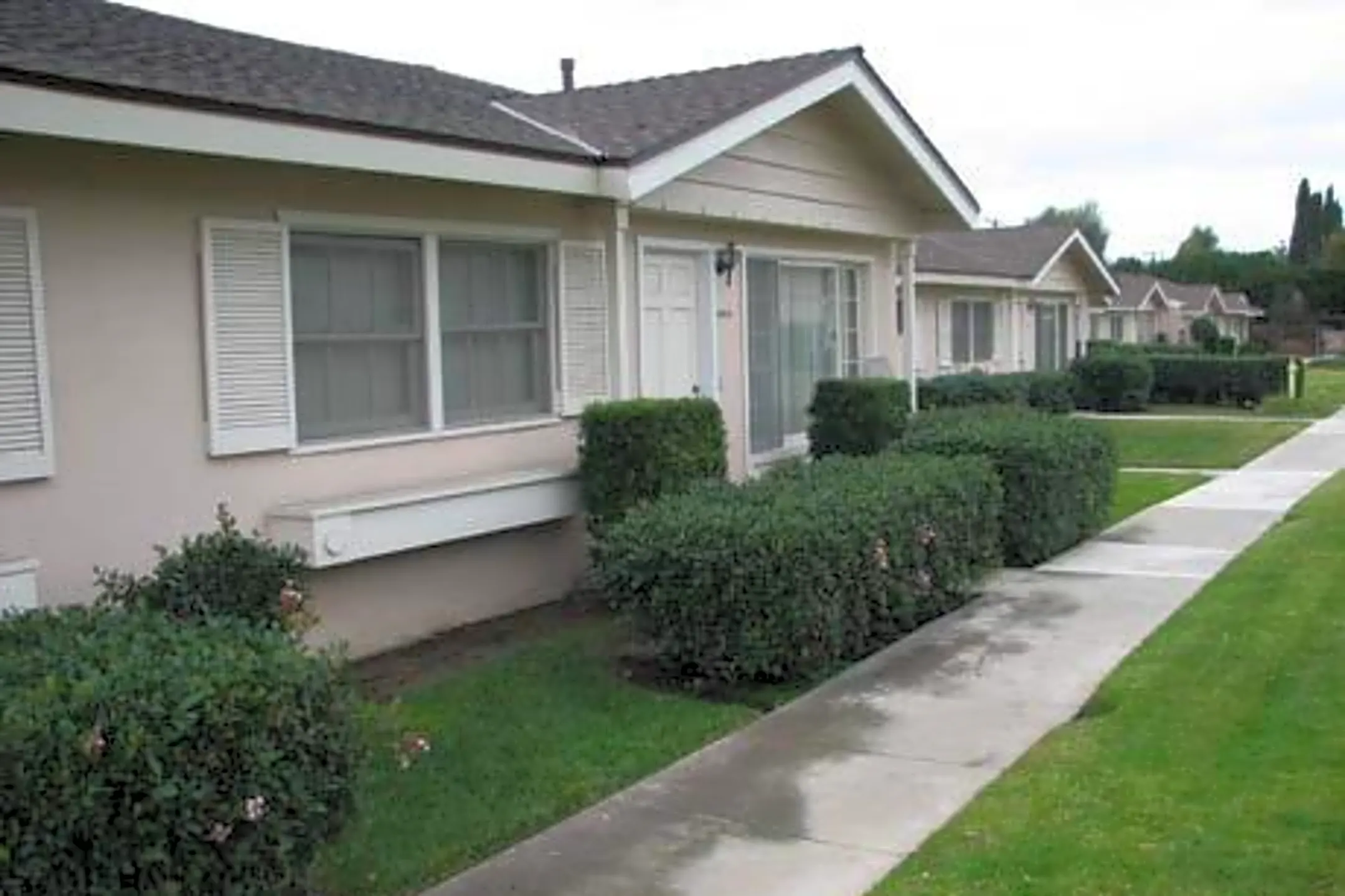 Kenwood Townhomes 1610 Mabury St Santa Ana, CA Apartments for Rent