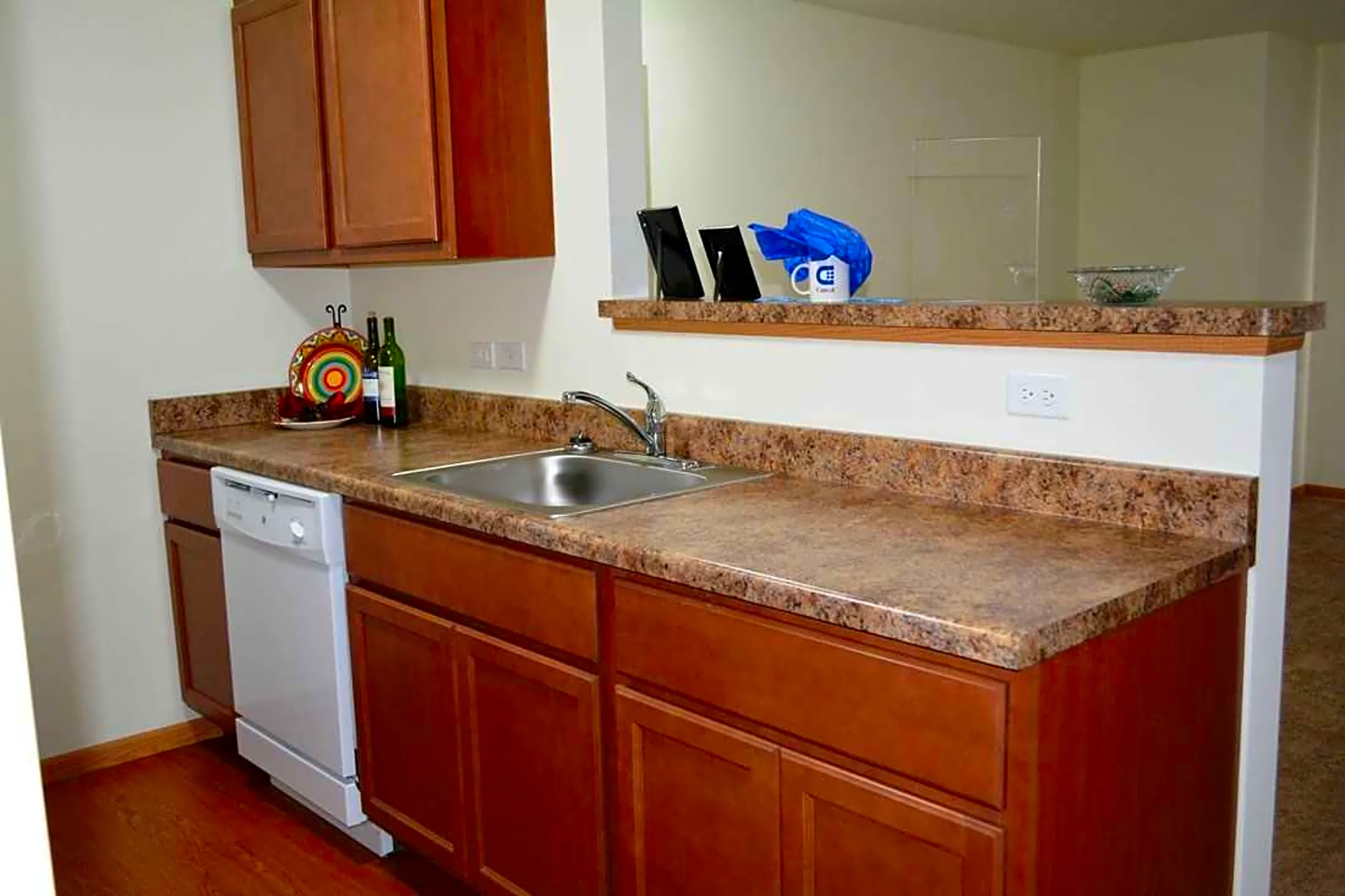 Kitchen - Walnut Ridge Apartments - Woodstock, IL