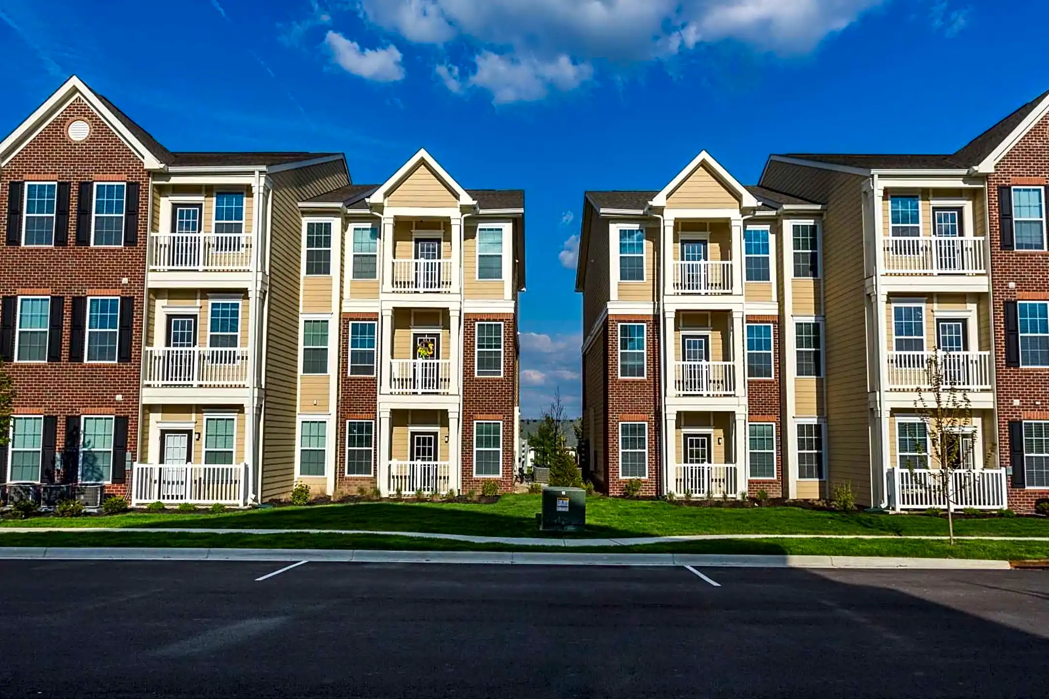 Building - The Avenue At Polaris - Columbus, OH
