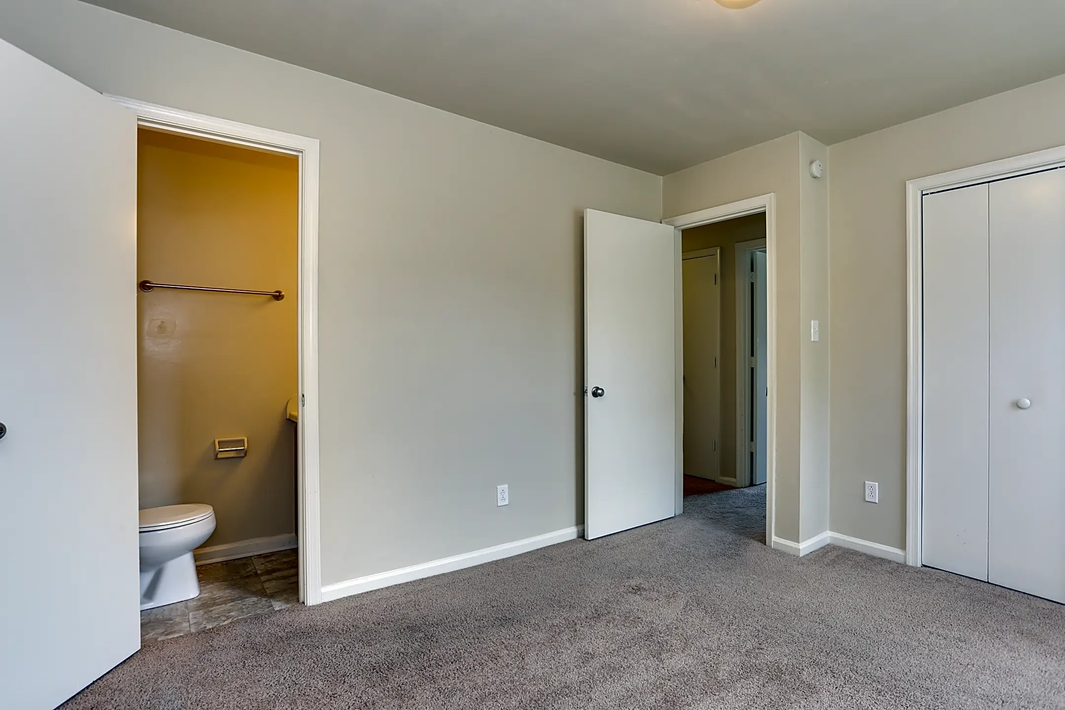 College Square Duplexes 6141 Old College Dr Suffolk, VA Apartments