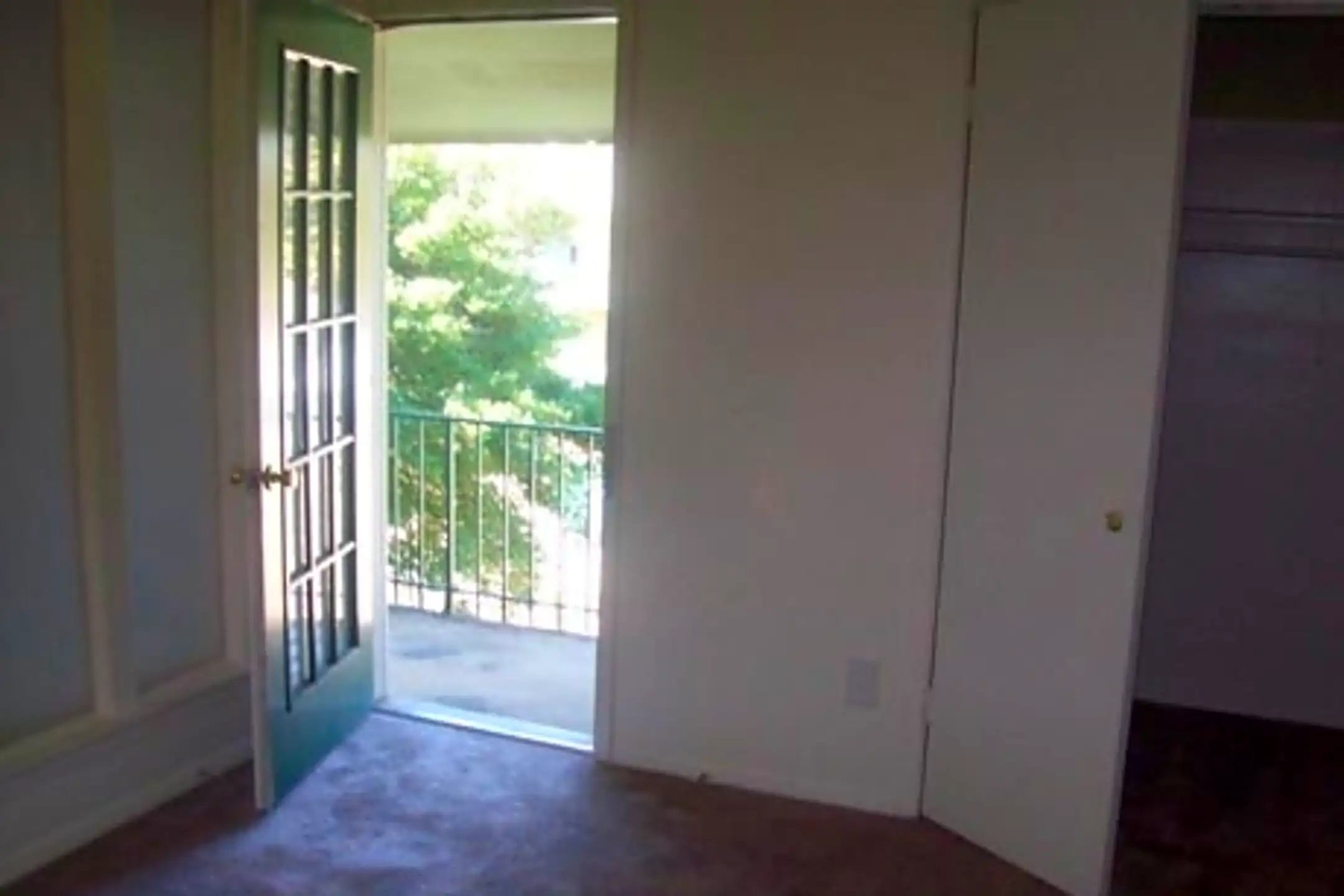 Shady Valley Square Apartment Homes 3206 Old Green Tee Drive